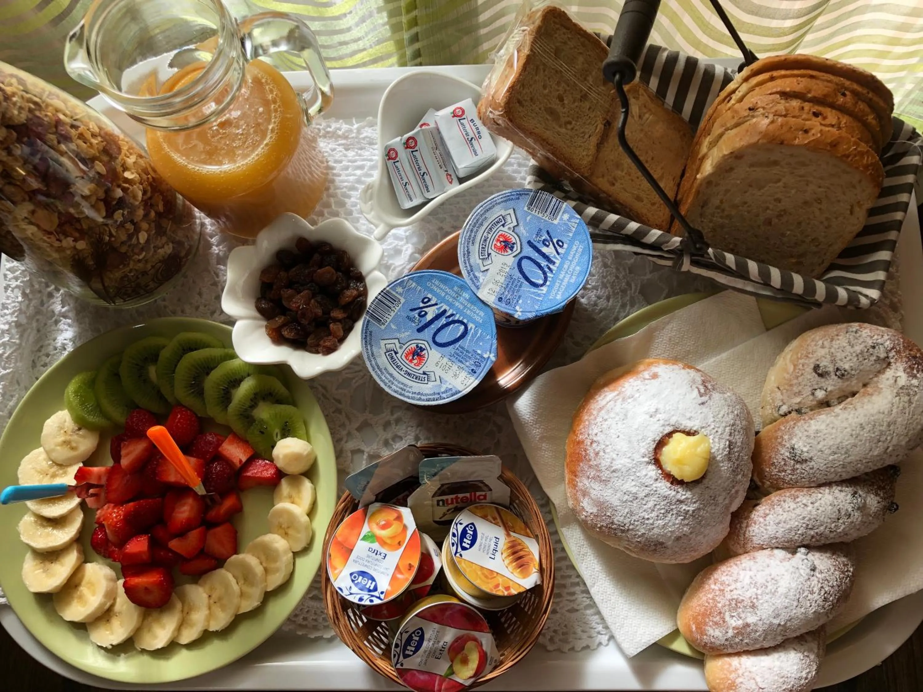 Breakfast in B&B Roomantic & Piscina Idromassaggio