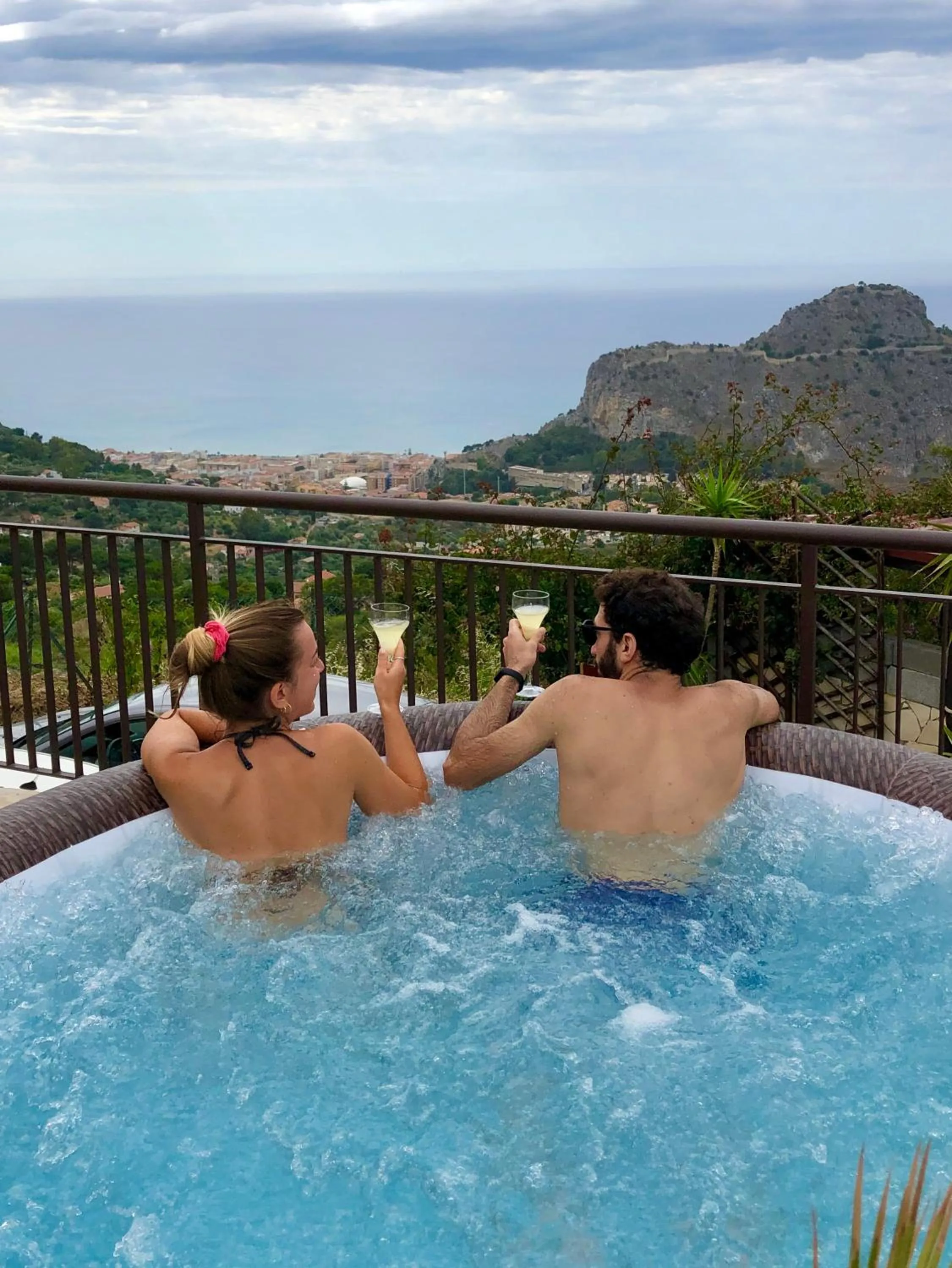 Swimming pool in B&B Roomantic & Piscina Idromassaggio