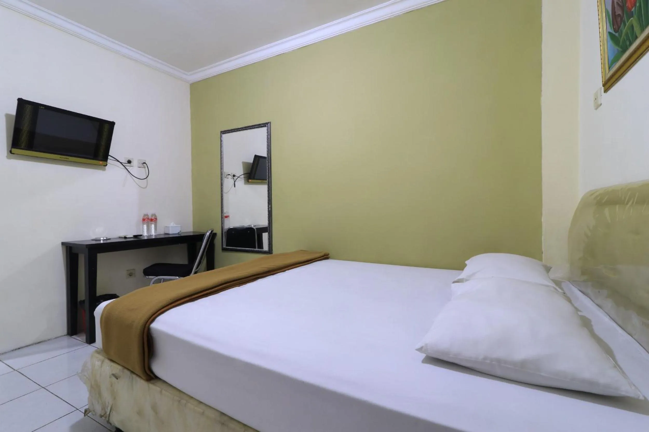 Bedroom, Bed in AMS Hotel Koja