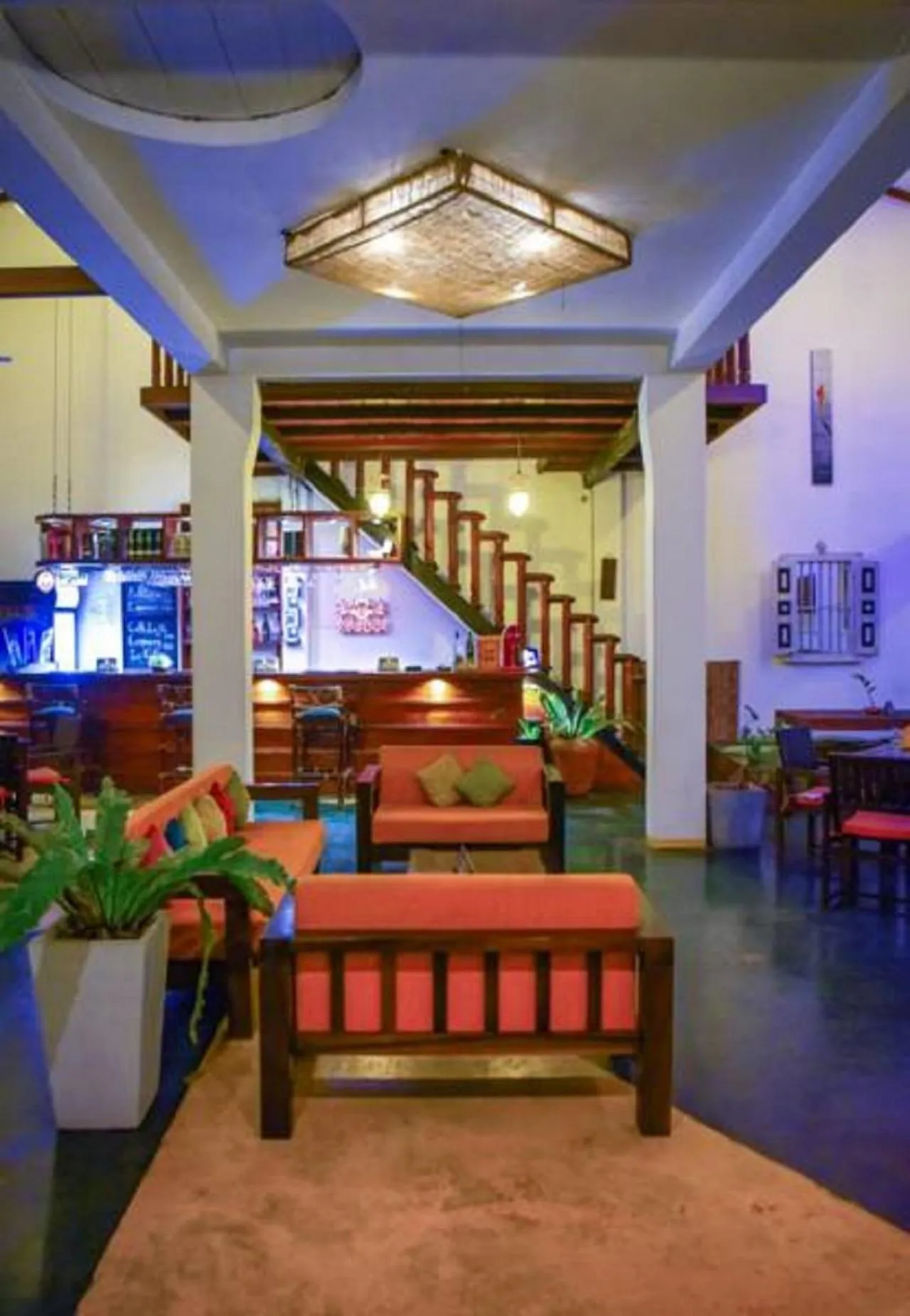 Restaurant/places to eat in Hotel Vibration