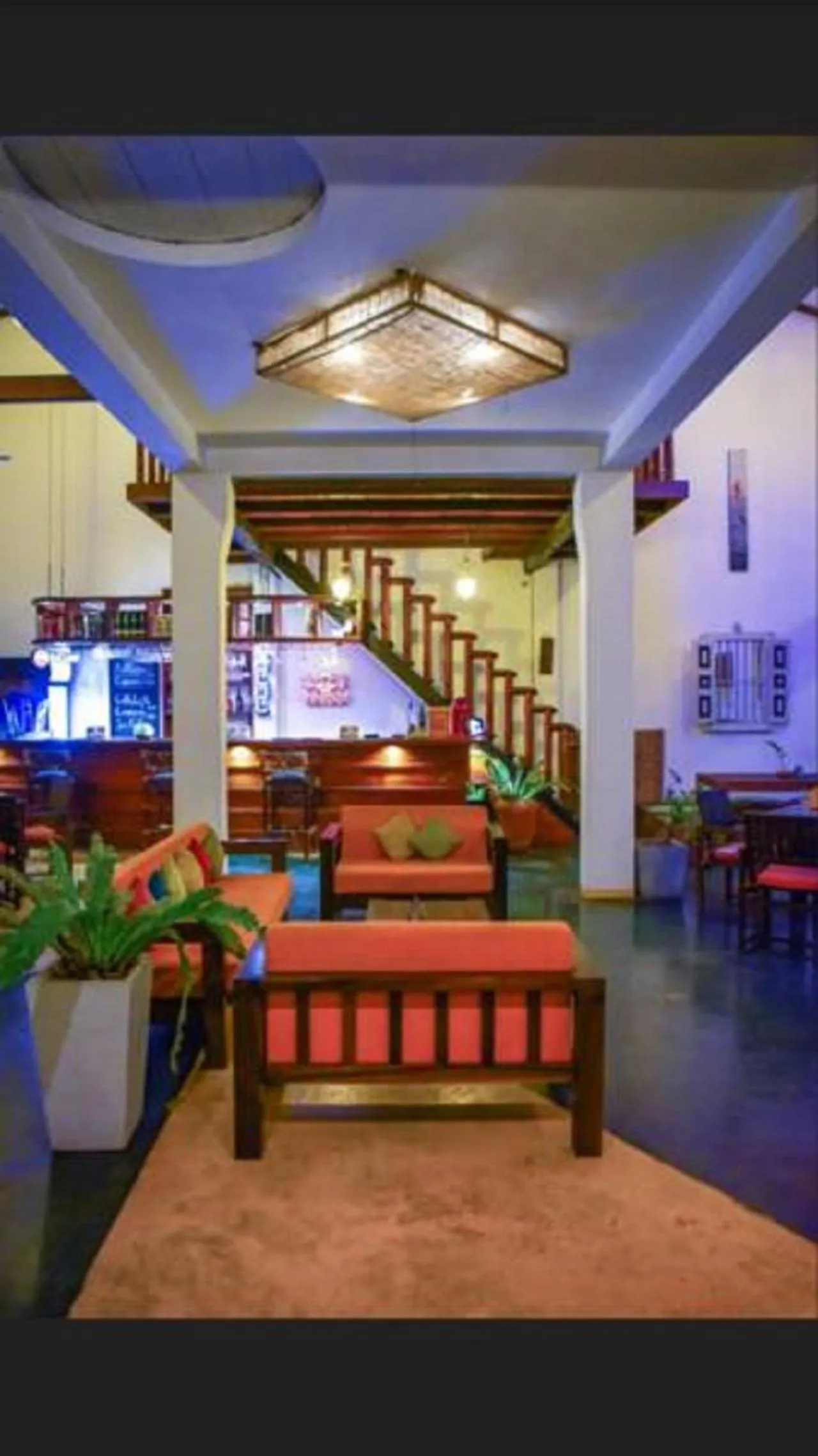 Restaurant/places to eat in Hotel Vibration