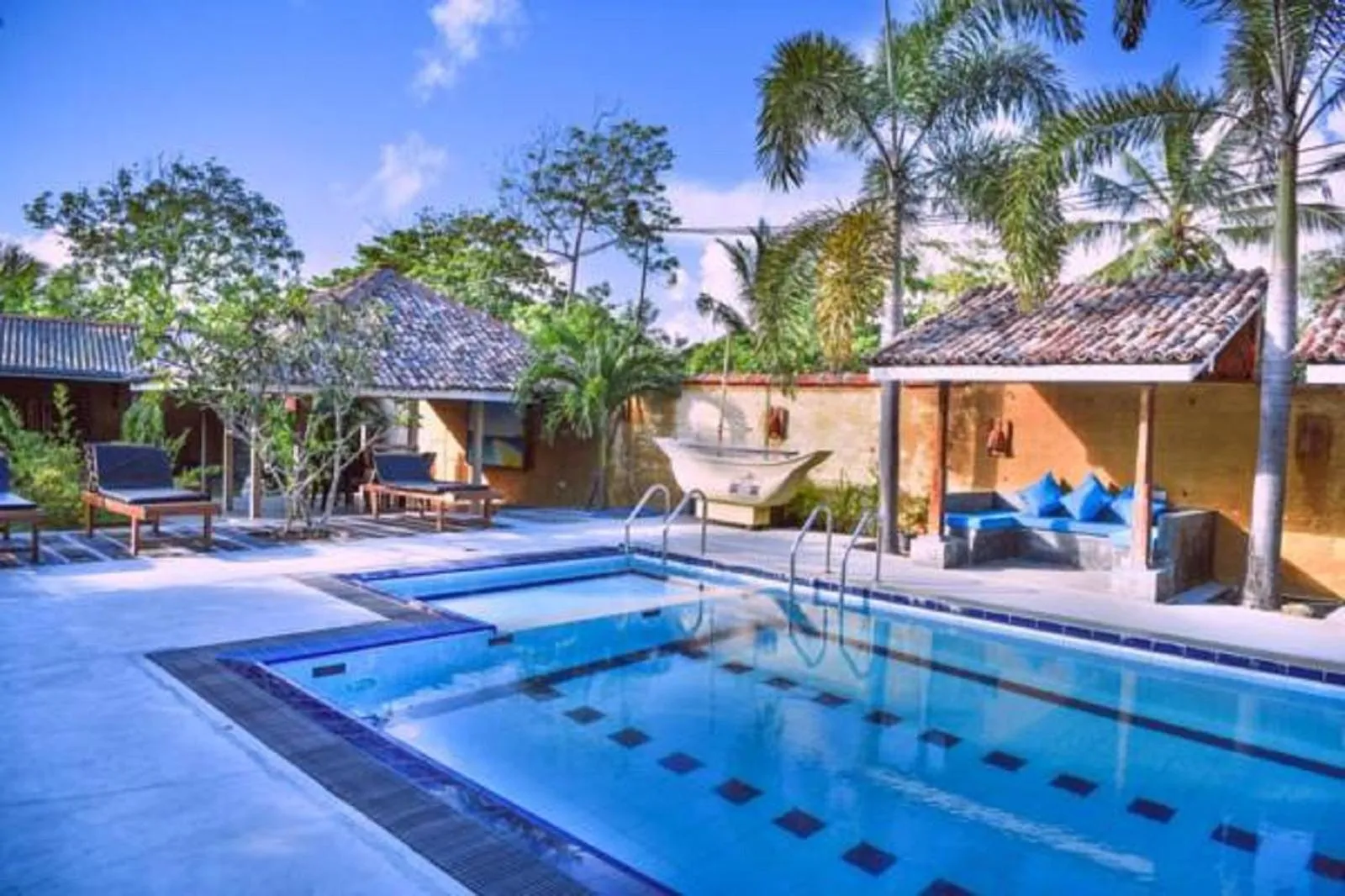 Swimming pool in Hotel Vibration