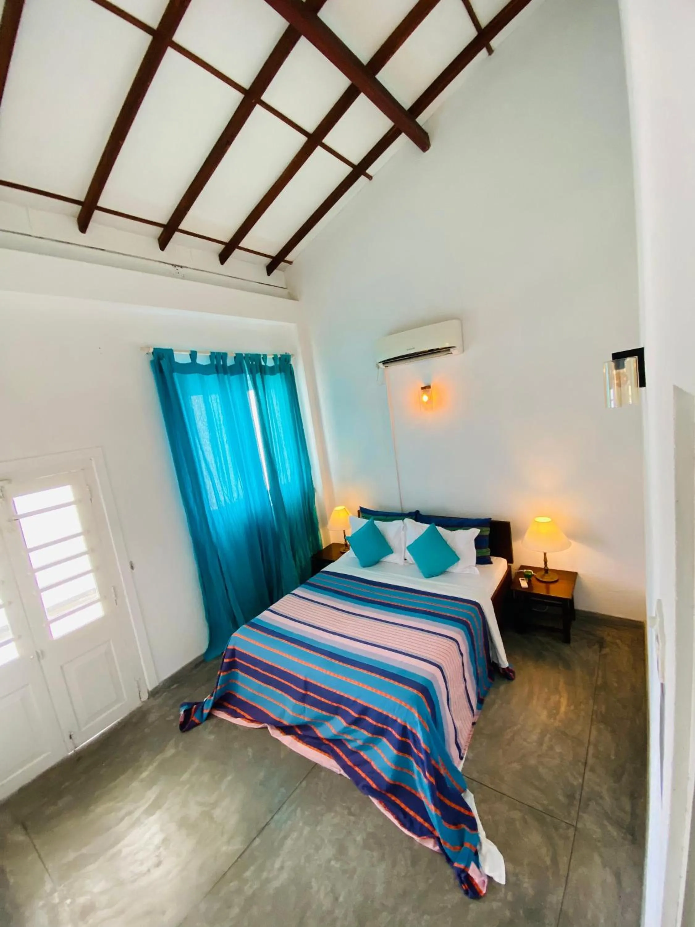 Bed in Hotel Vibration