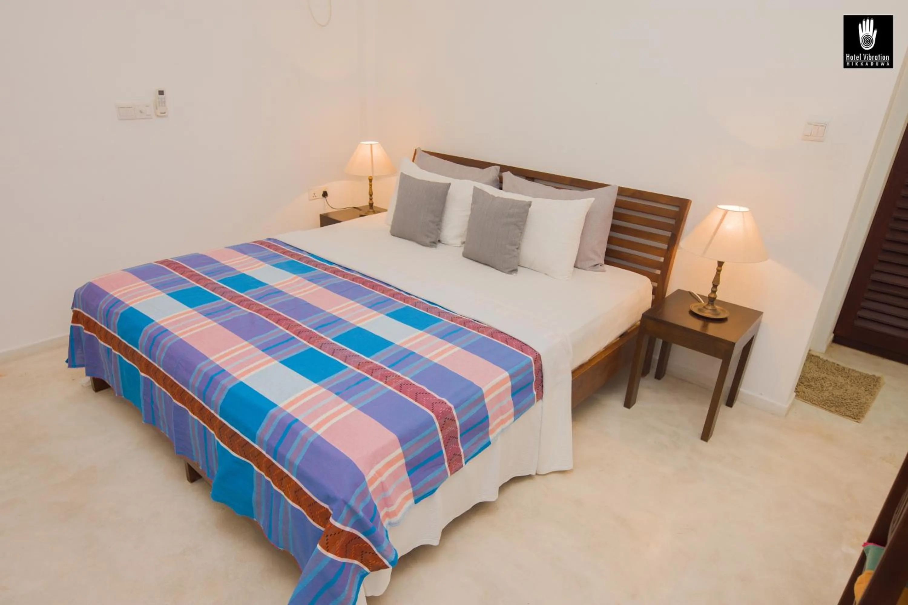 Bed in Hotel Vibration