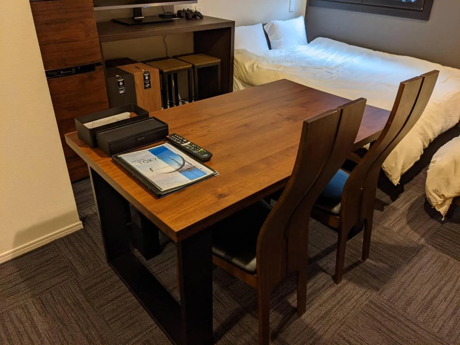 Business facilities in Gennoya