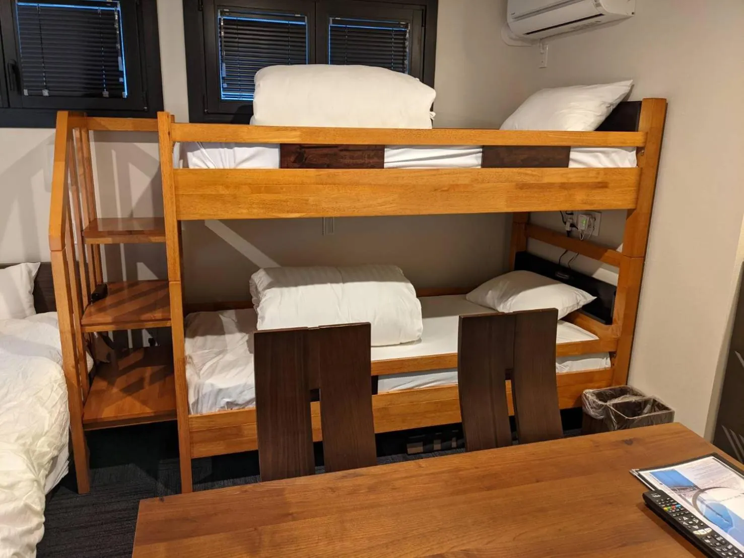 bunk bed, Bed in Gennoya
