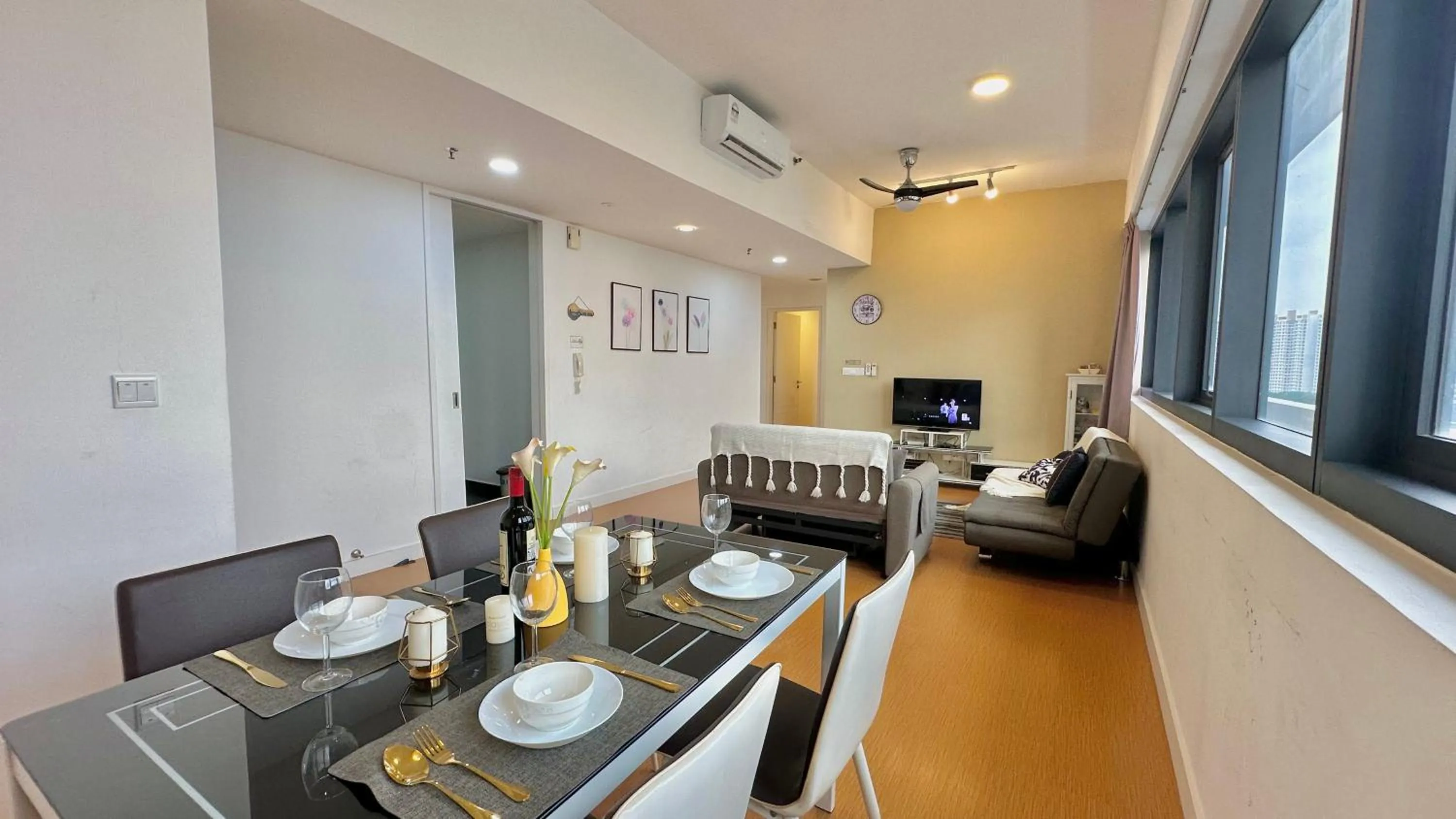 TV and multimedia in Manatidur@THE HUB SS2