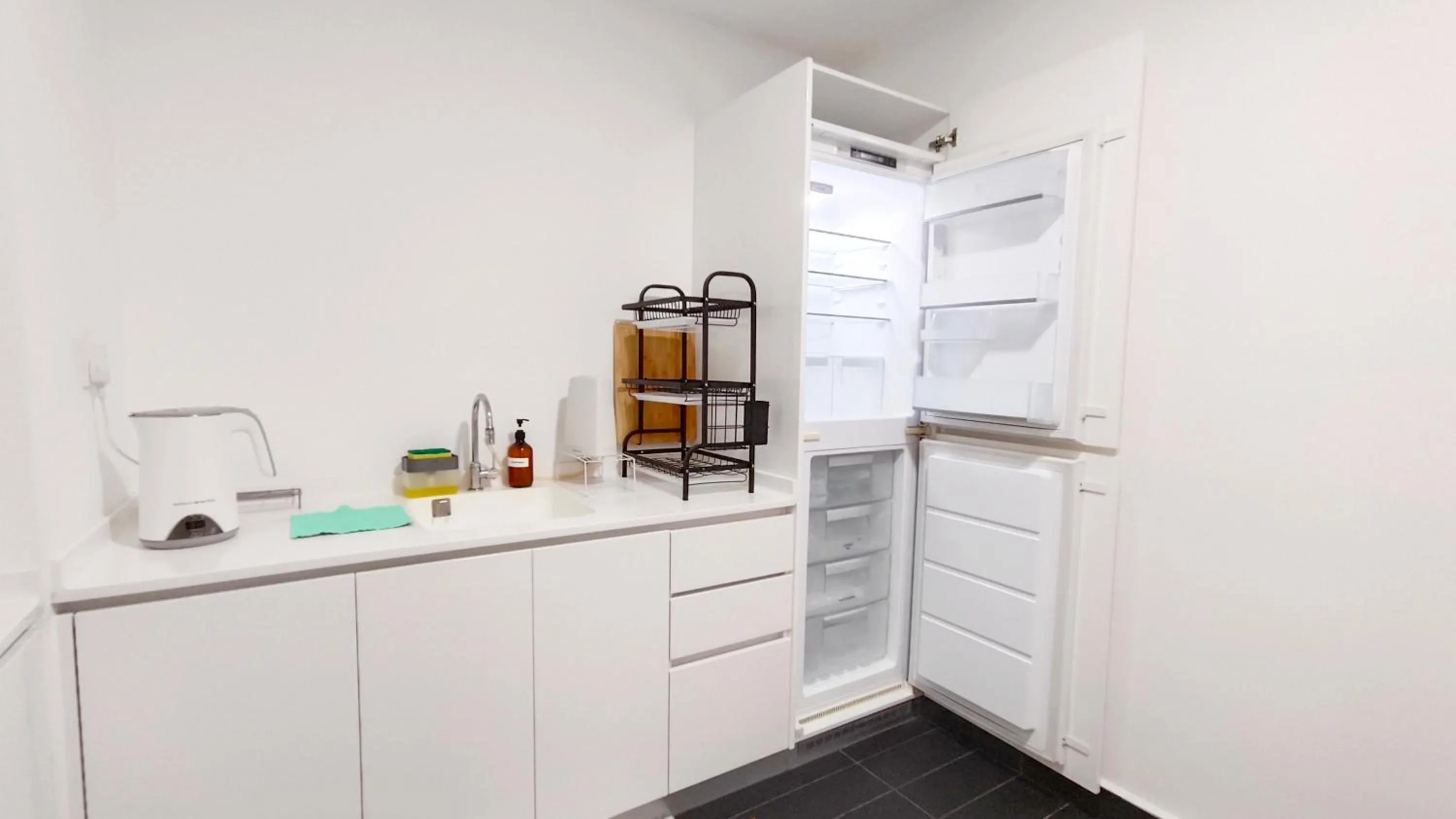 Kitchen or kitchenette in Manatidur@THE HUB SS2