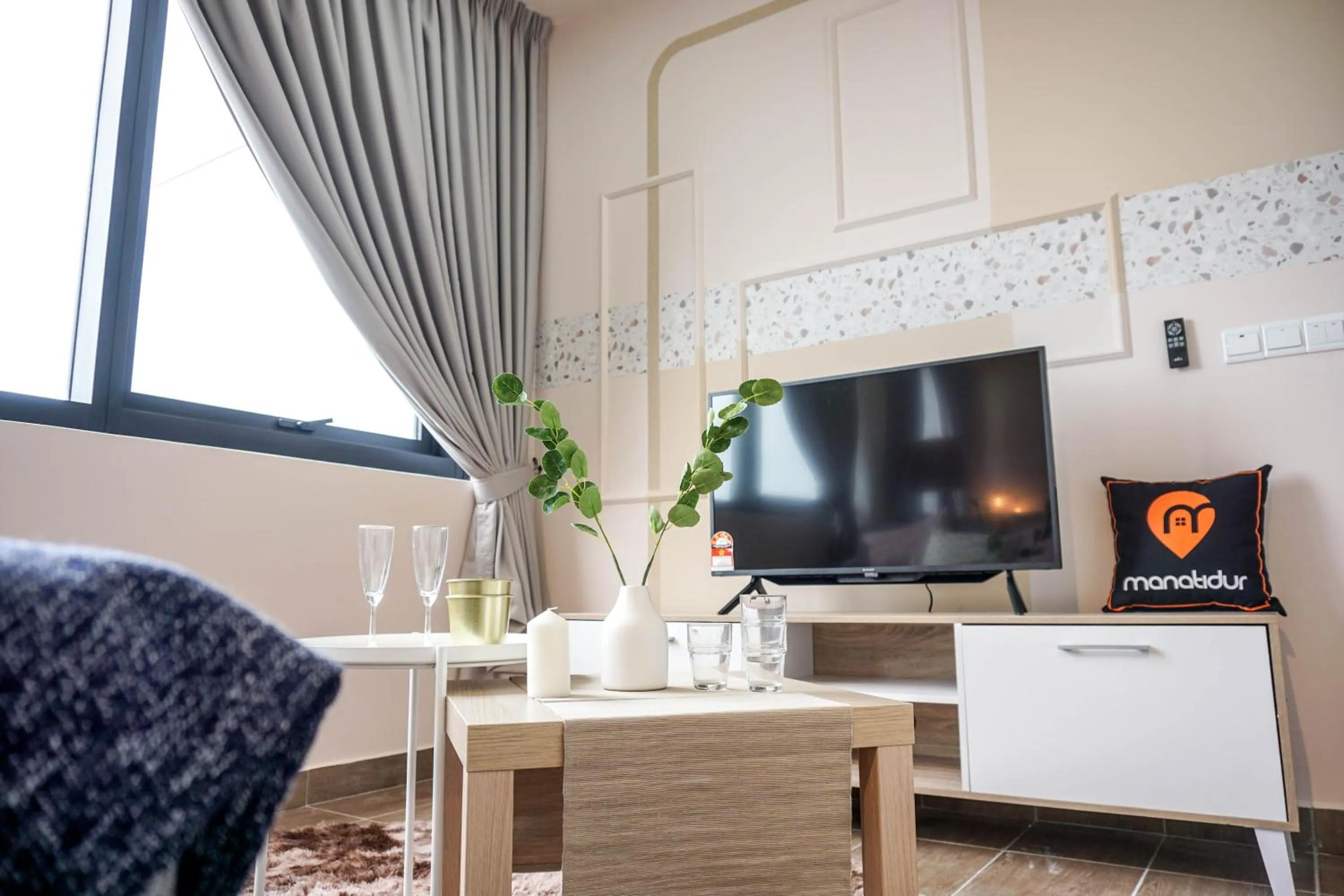 TV and multimedia in Manatidur@THE HUB SS2