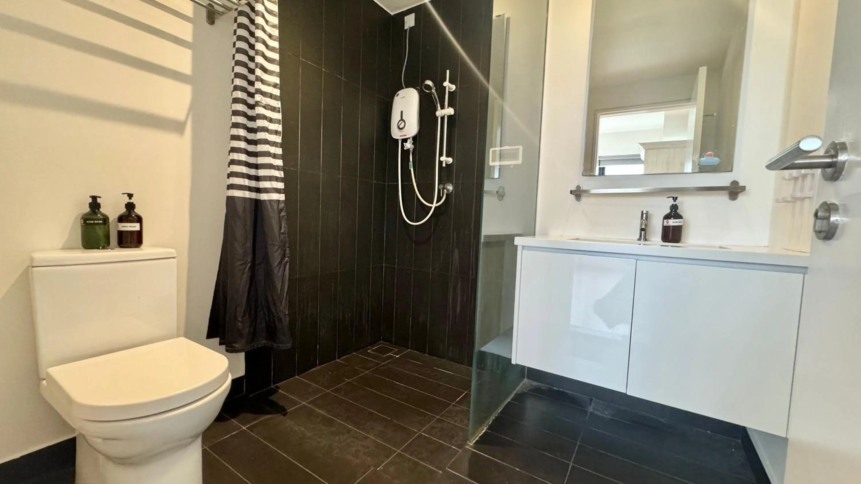 Bathroom in Manatidur@THE HUB SS2