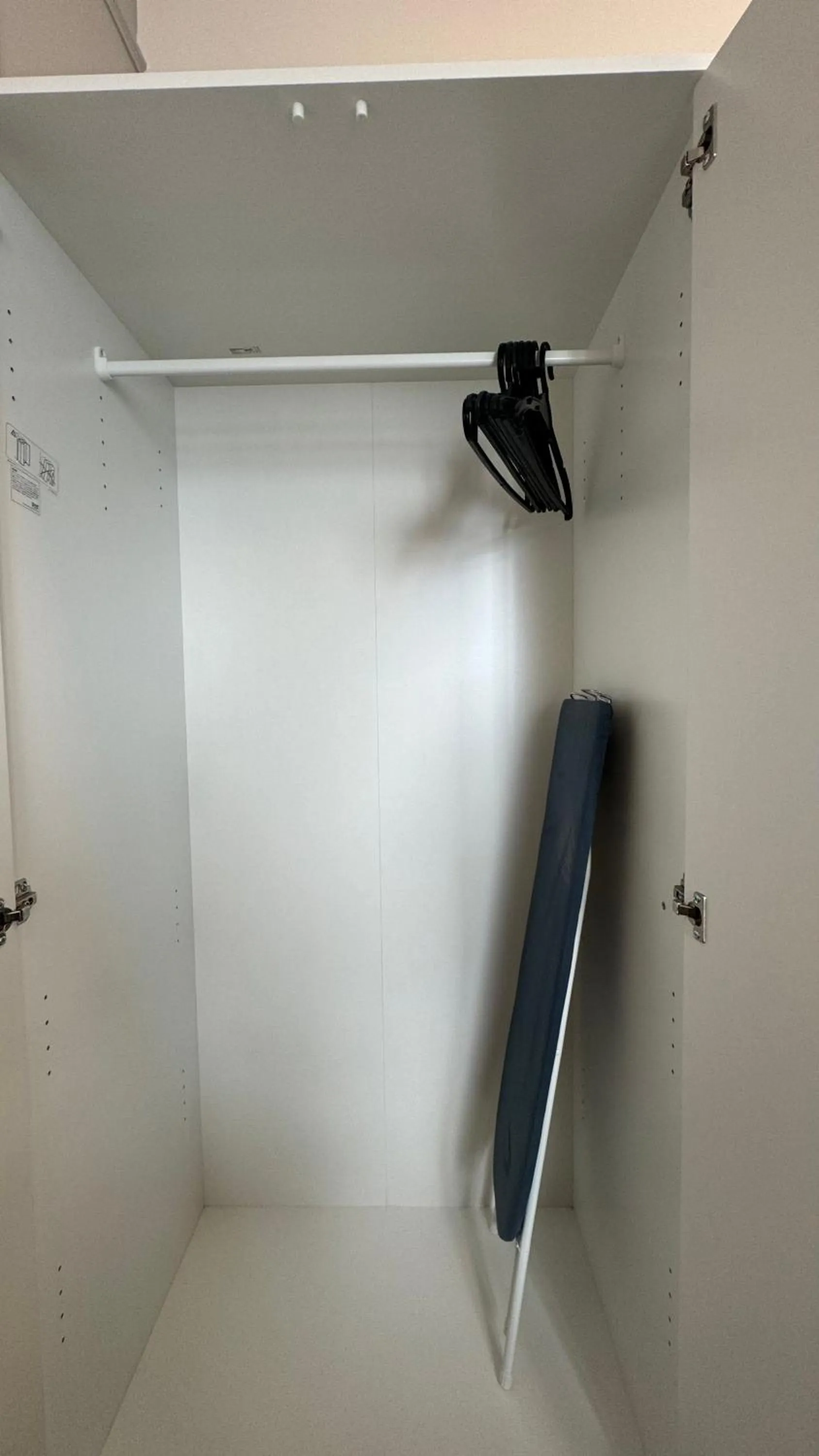 wardrobe in Manatidur@THE HUB SS2