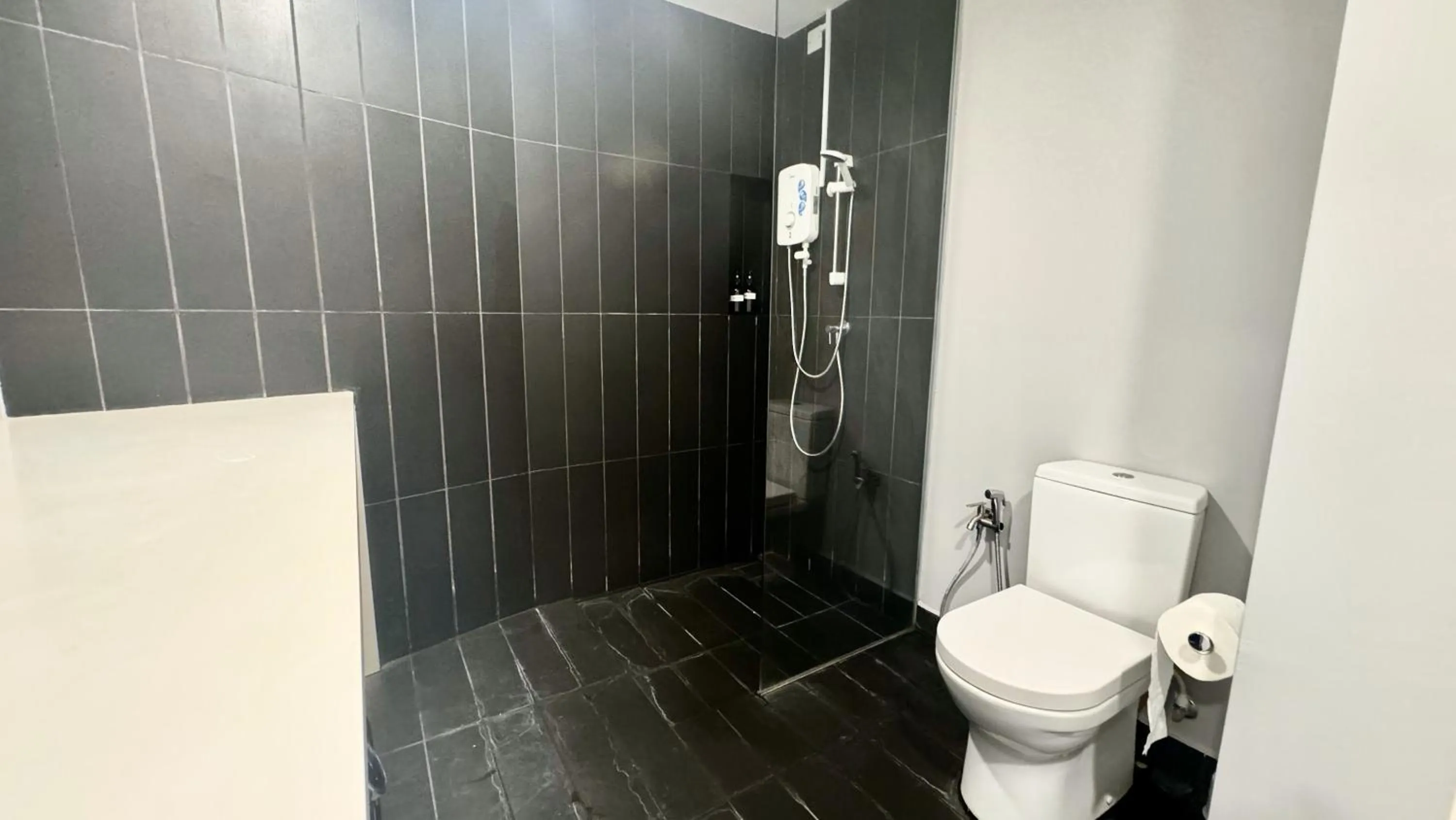 Bathroom in Manatidur@THE HUB SS2