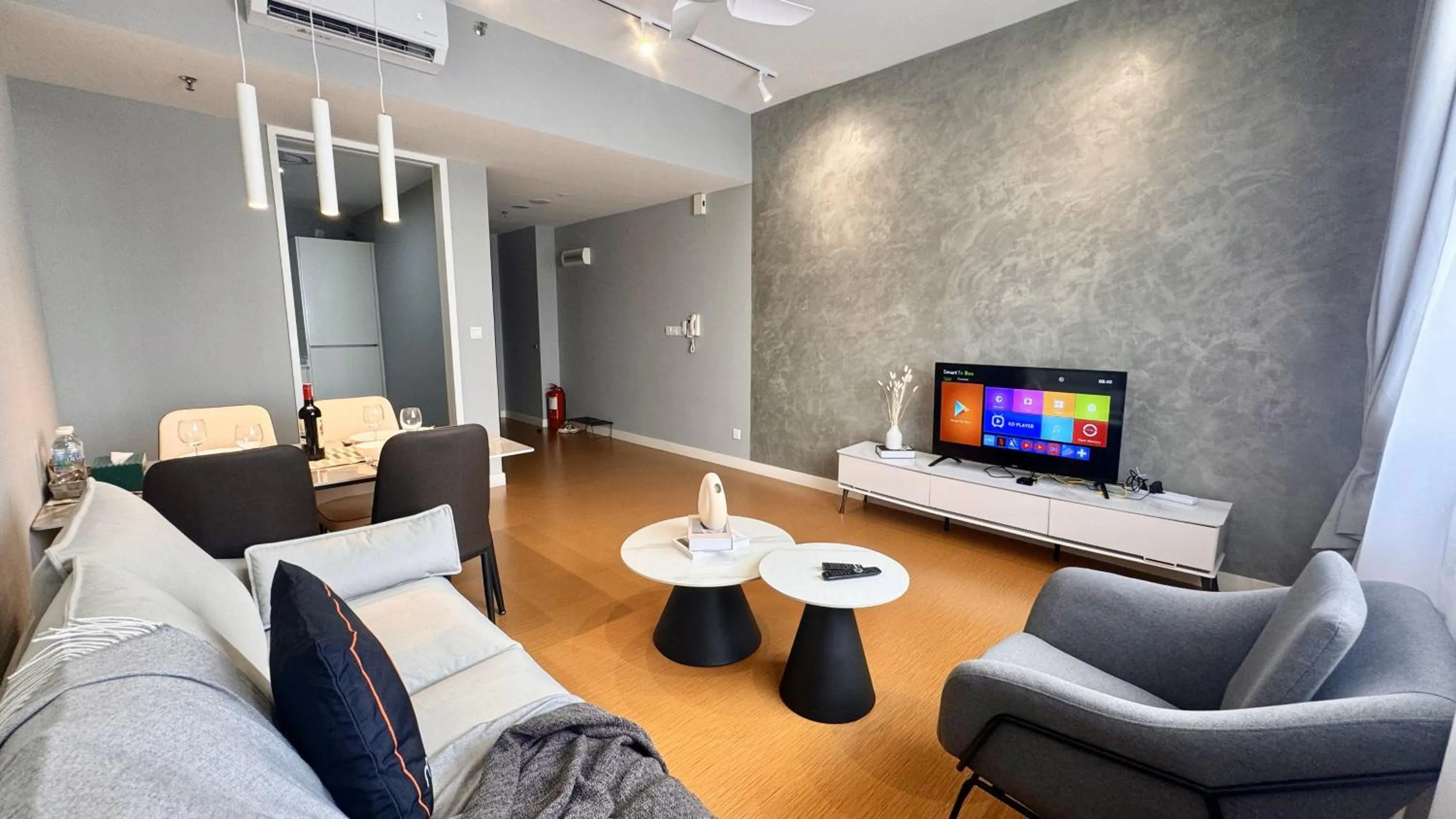 TV and multimedia in Manatidur@THE HUB SS2