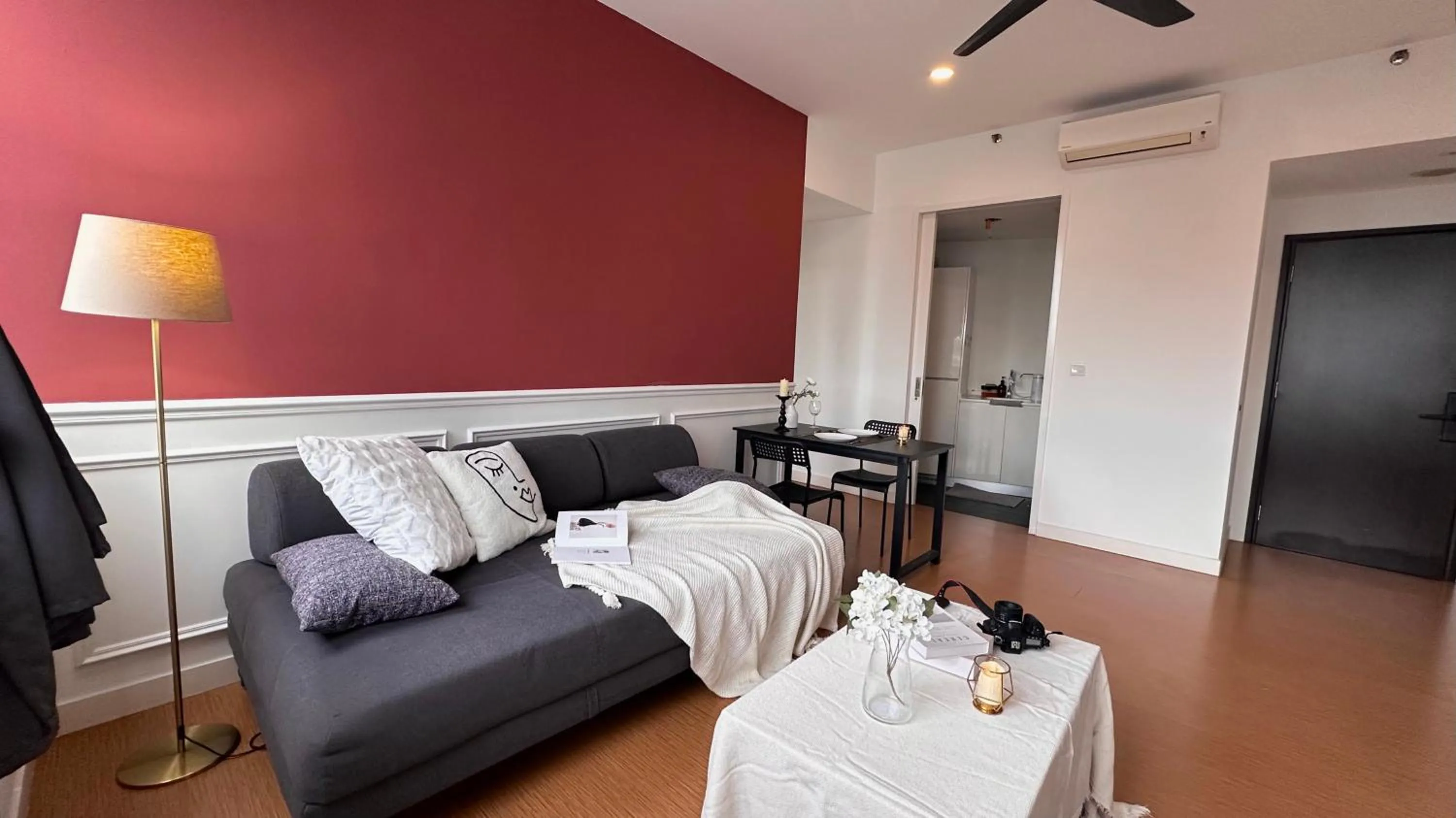 Living room, Bed in Manatidur@THE HUB SS2