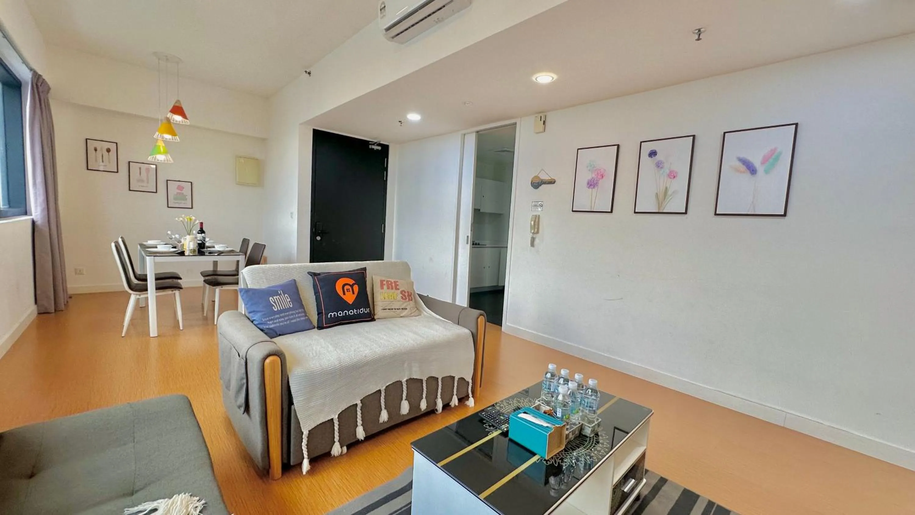 Living room, Bed in Manatidur@THE HUB SS2