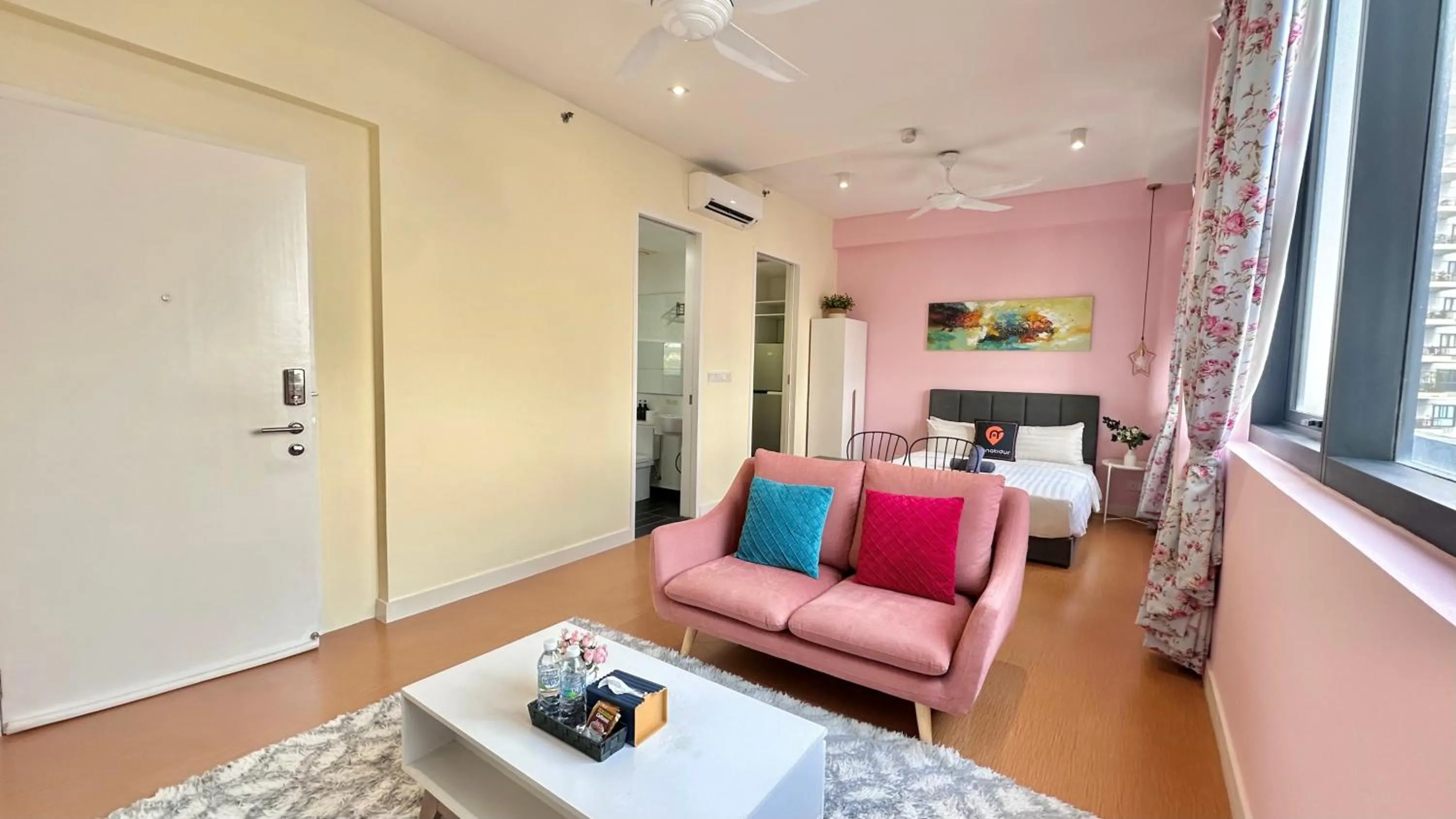 View (from property/room), Bed in Manatidur@THE HUB SS2