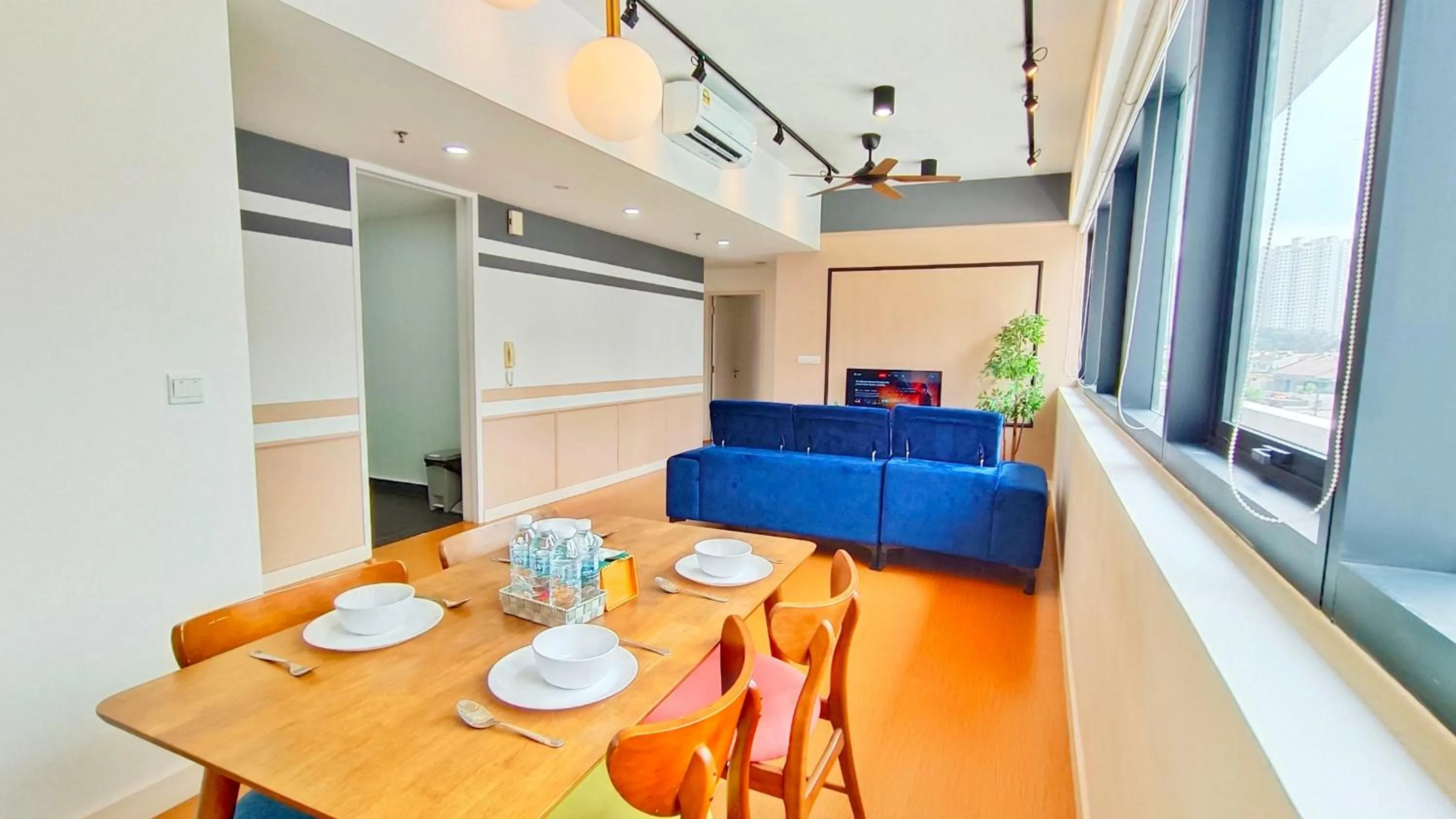 TV and multimedia in Manatidur@THE HUB SS2