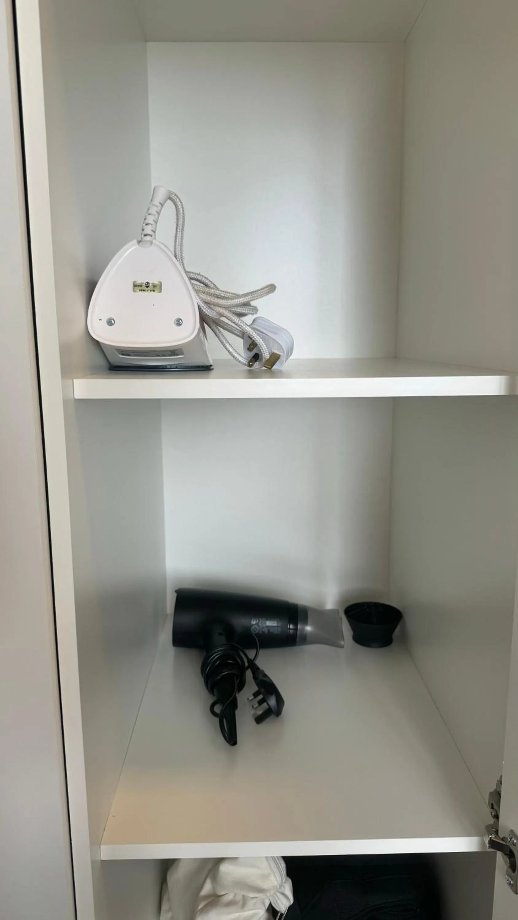 flat iron in Manatidur@THE HUB SS2