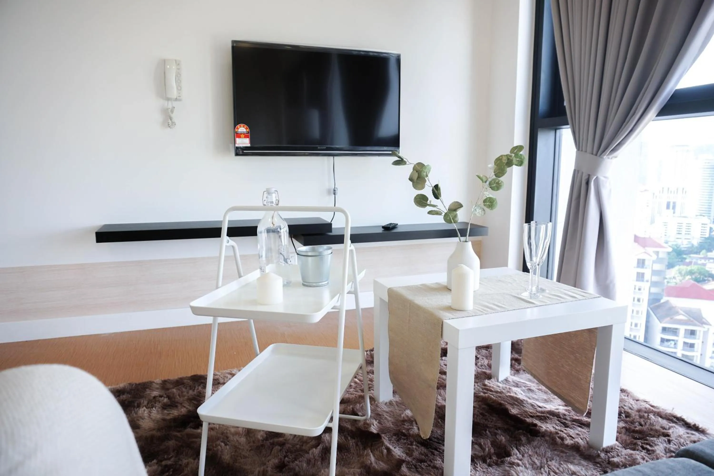 Communal lounge/ TV room in Manatidur@THE HUB SS2