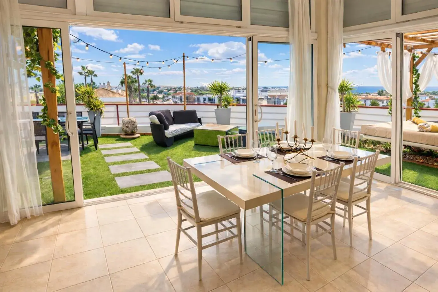 Penthouse with Private Rooftop & Seaview Penthouse with Private Rooftop & Seaview