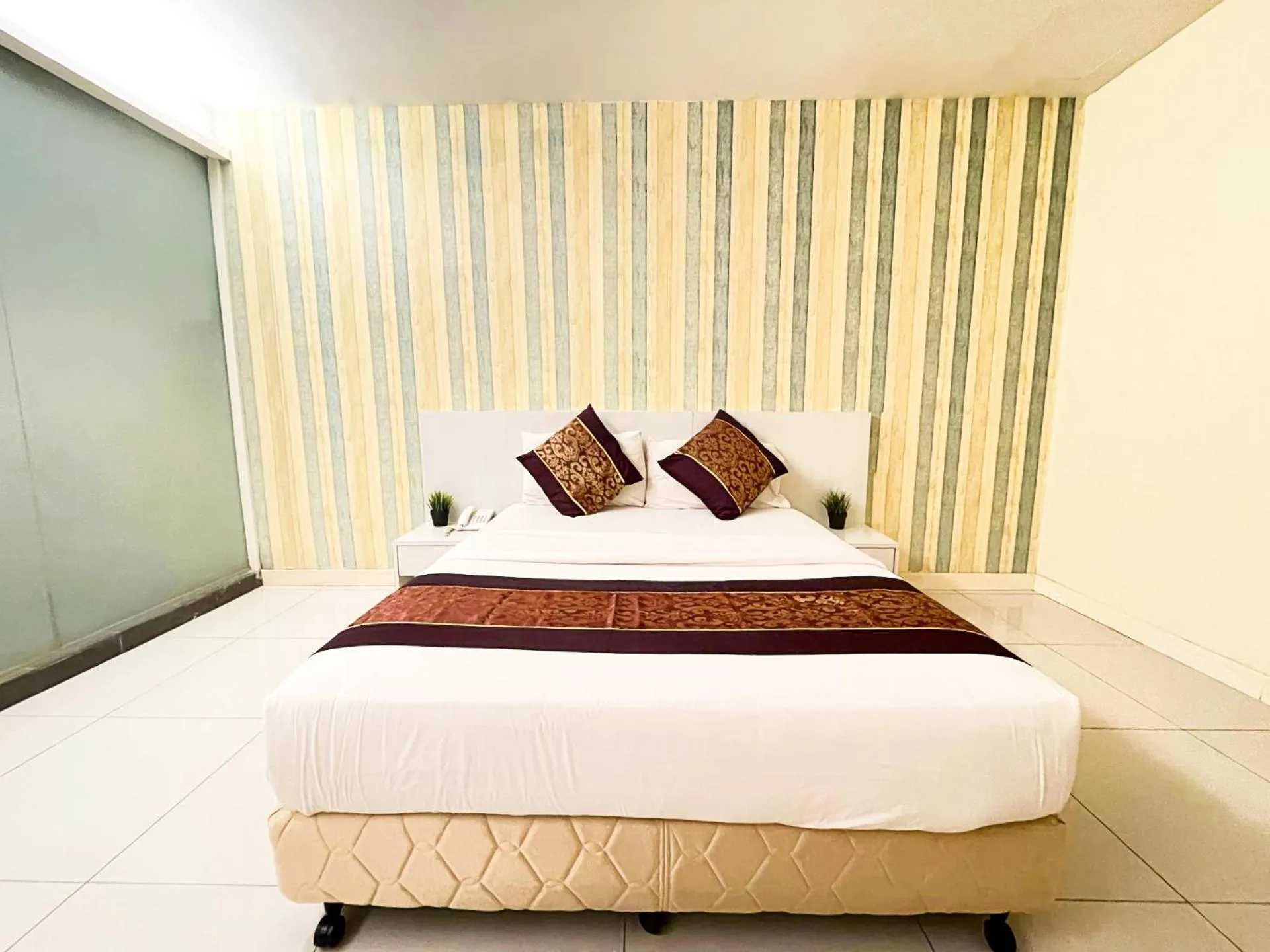 Bed in ESQ Shamelin Hotel