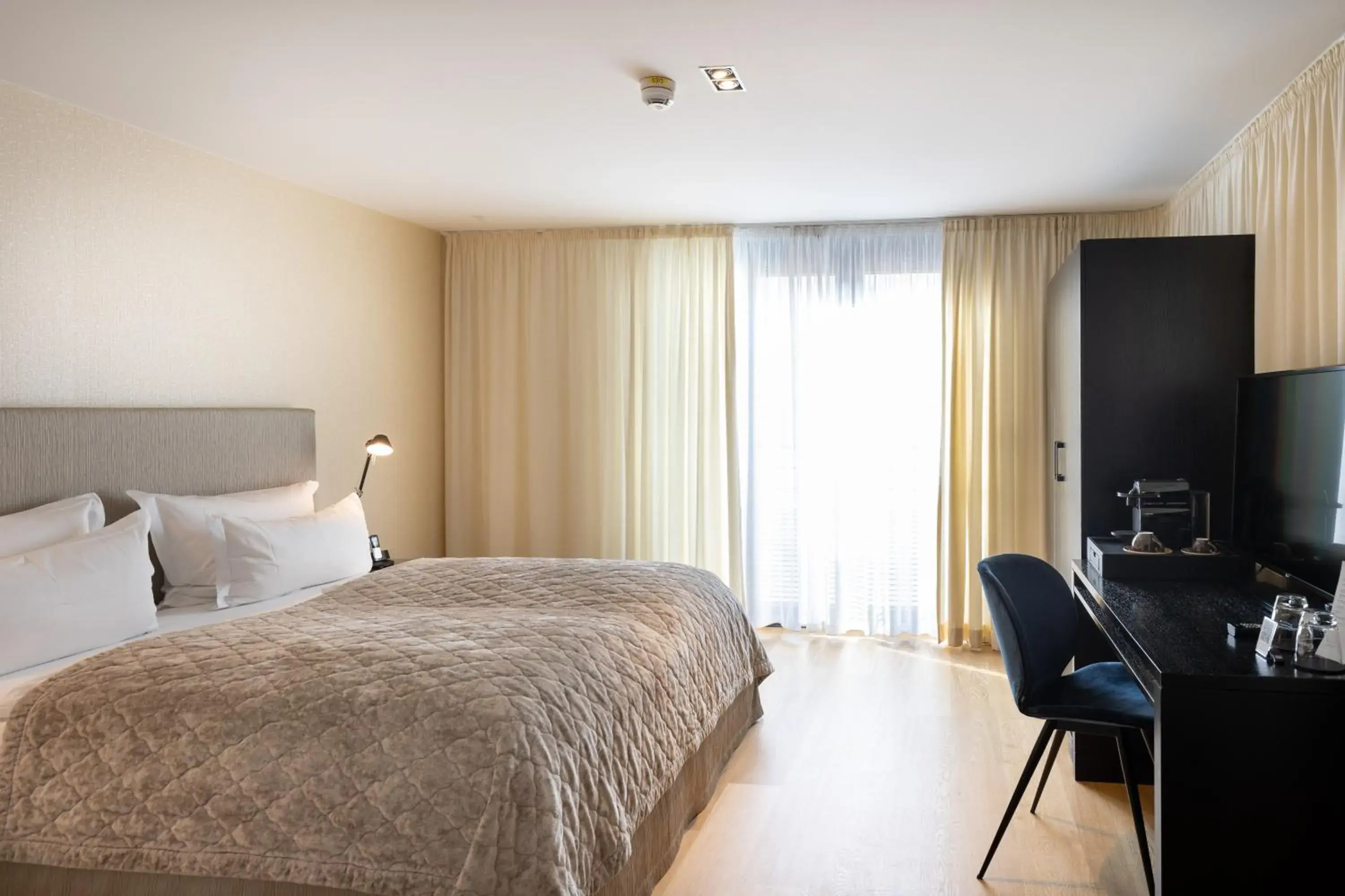 Bedroom, Bed in La Mansion Vi Vadi Hotel Bedroom, Bed in La Mansion Vi Vadi Hotel