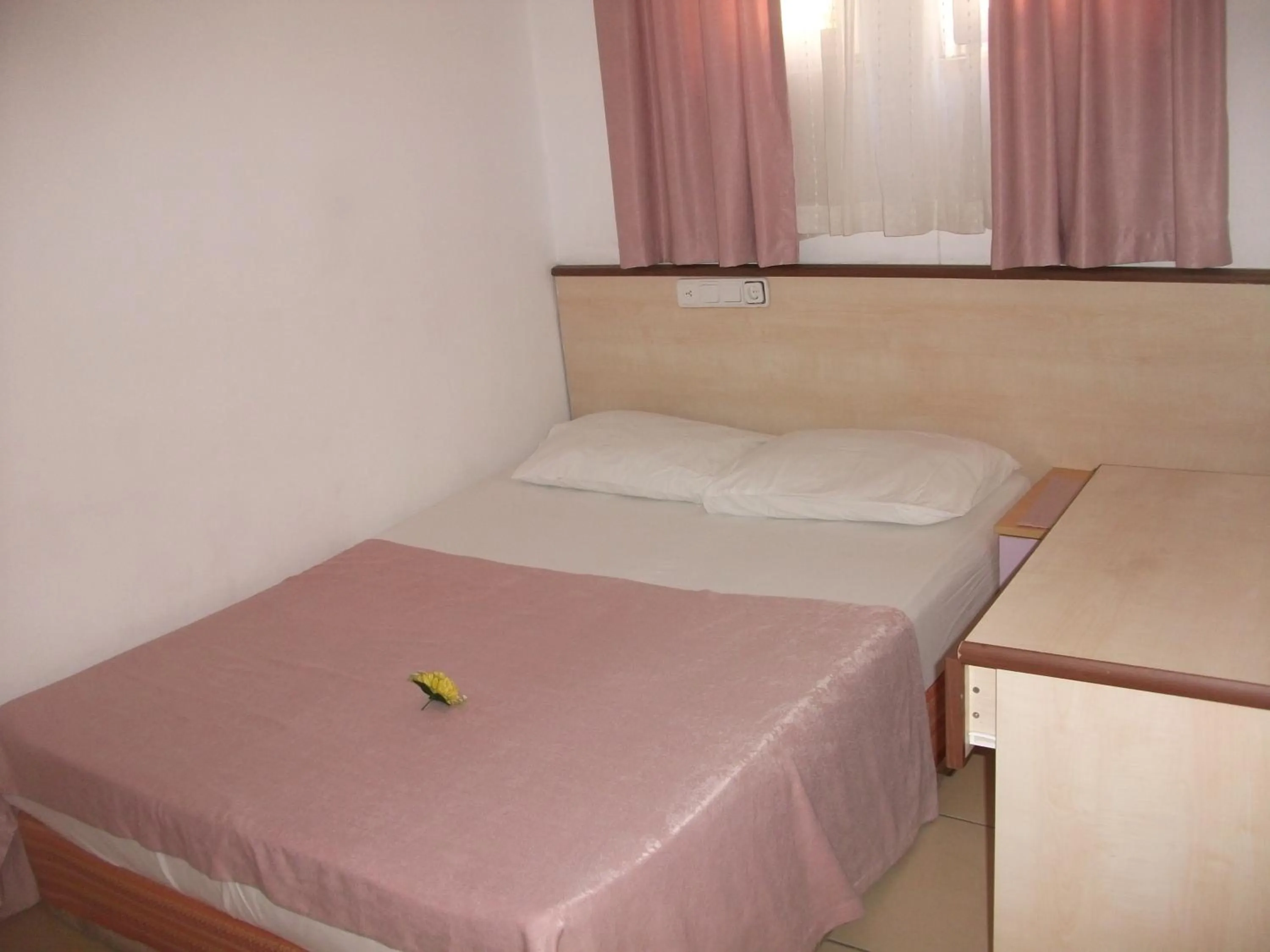 Bedroom, Bed in Delphin Hotel Side