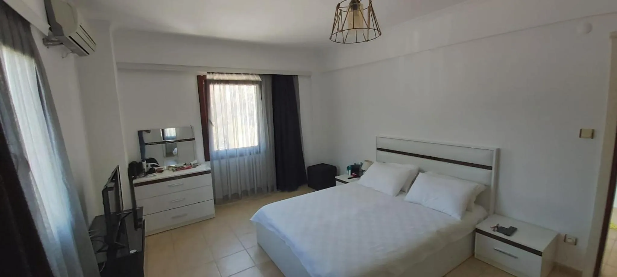 Photo of the whole room in The Mara Suite