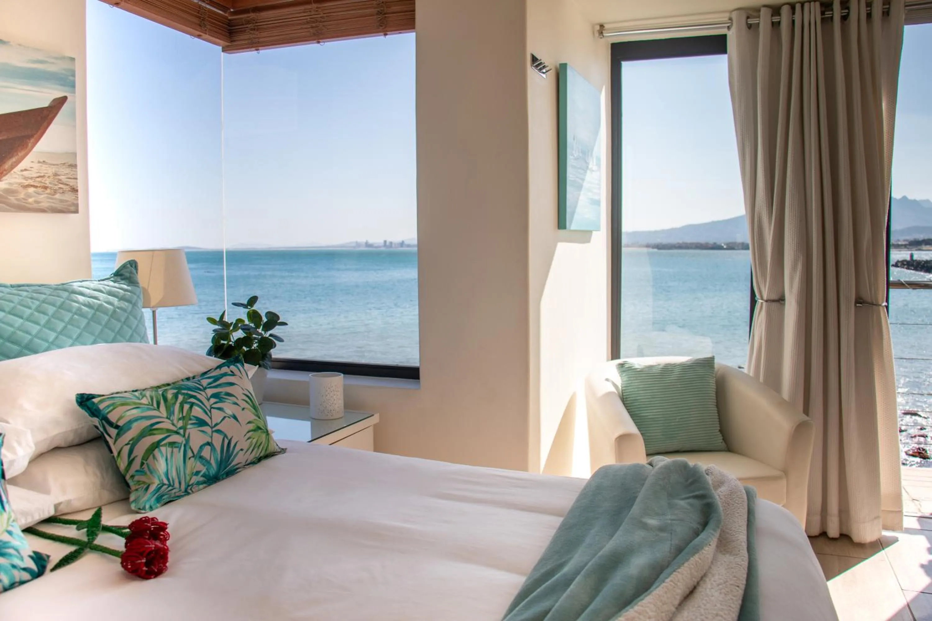 Deluxe Suite with Sea View - single occupancy in 185 on BEACH Boutique Suites