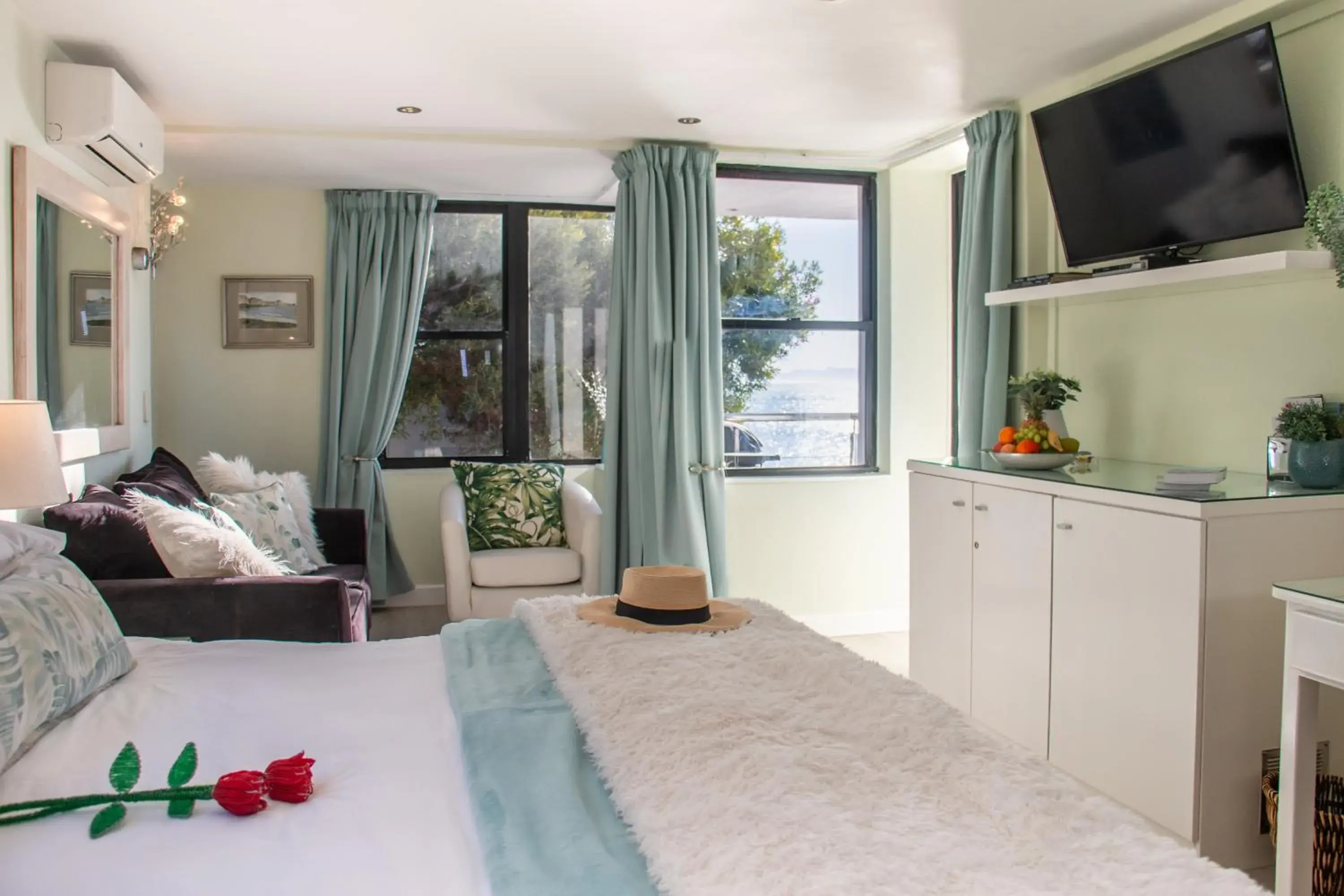 Luxury Suite with Spa Bath and Sea View - single occupancy in 185 on BEACH Boutique Suites Luxury Suite with Spa Bath and Sea View - single occupancy in 185 on BEACH Boutique Suites