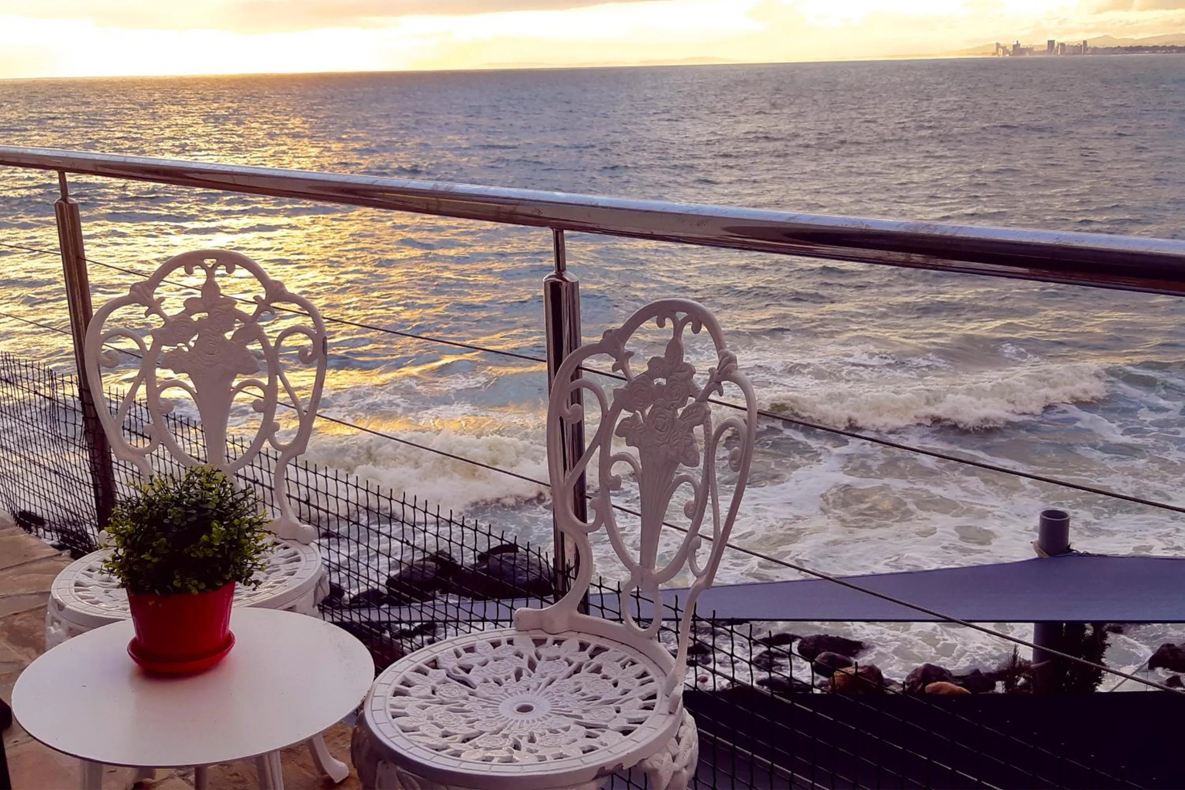 Deluxe Suite with Sea View - single occupancy in 185 on BEACH Boutique Suites