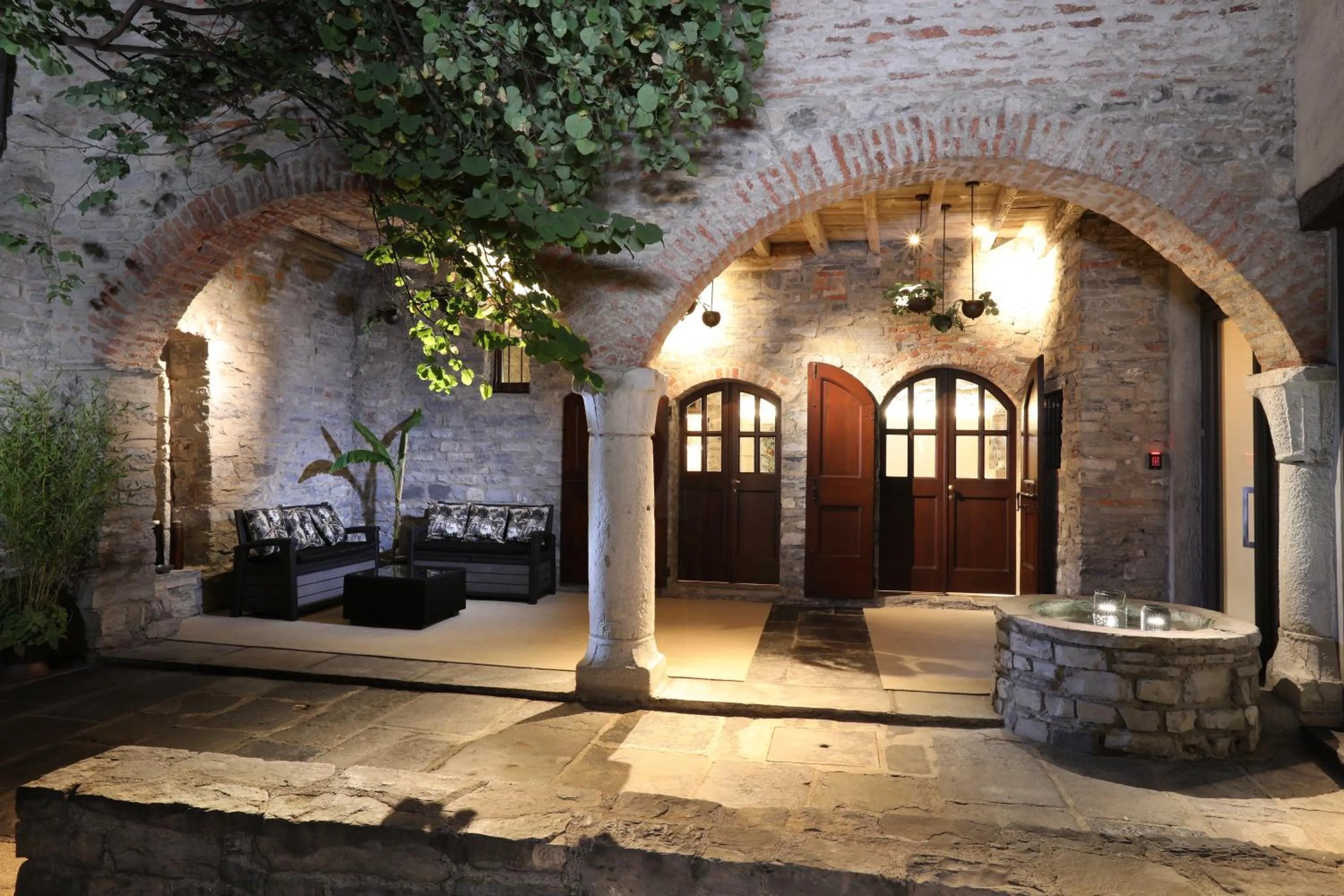 Property building in Suites&Atelier Lake Como