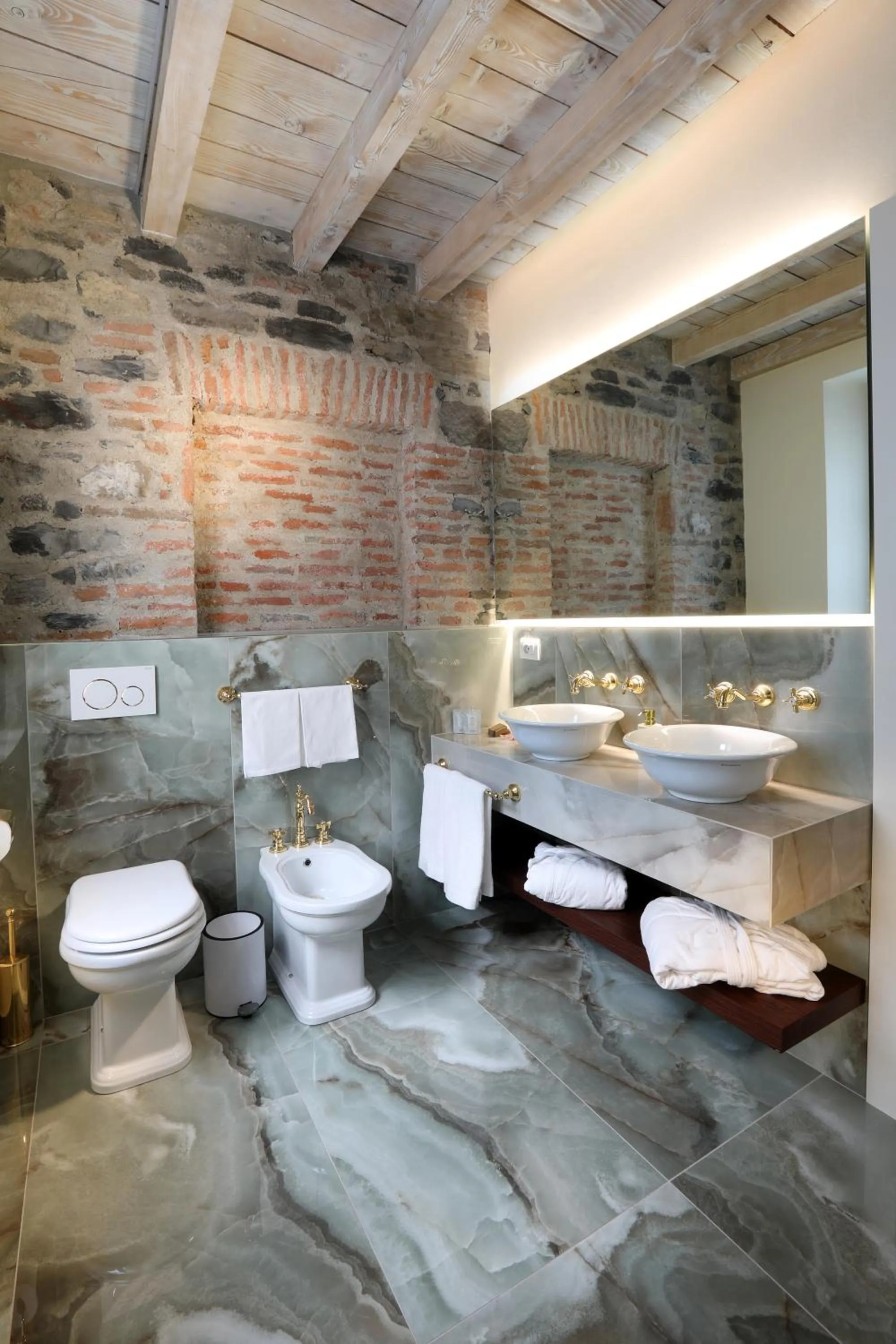 Bathroom in Suites&Atelier Lake Como