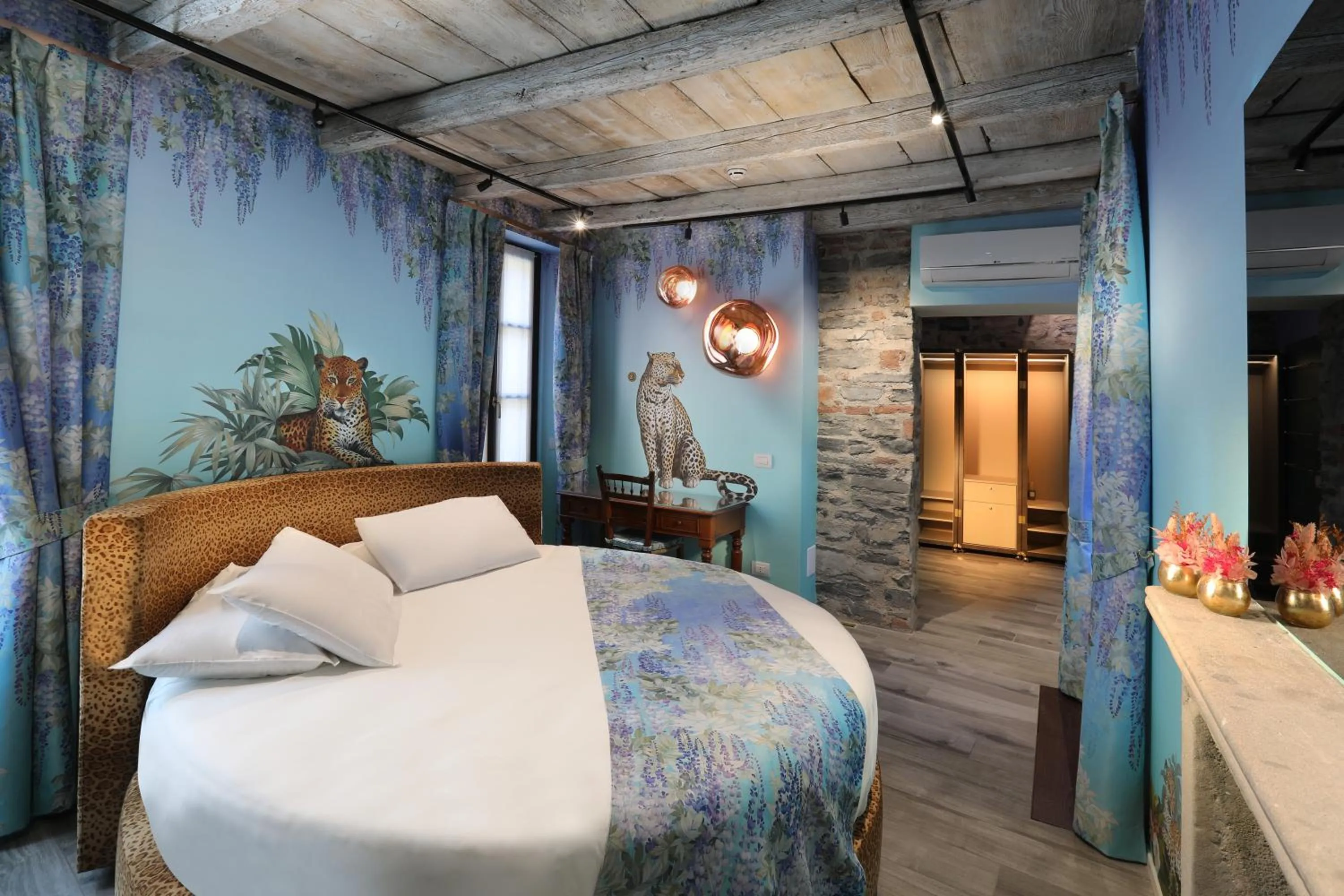 Bed in Suites&Atelier Lake Como
