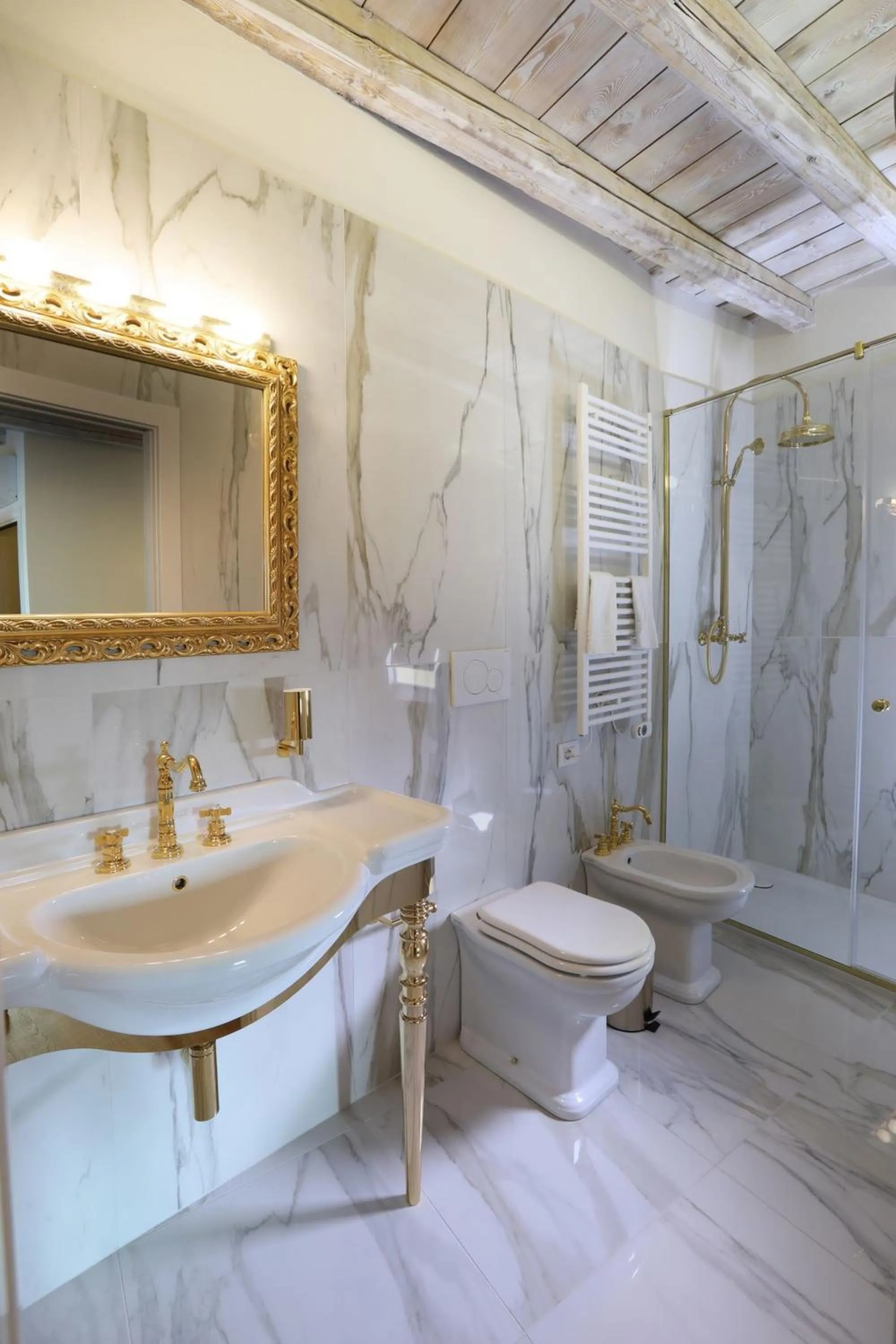 Shower in Suites&Atelier Lake Como