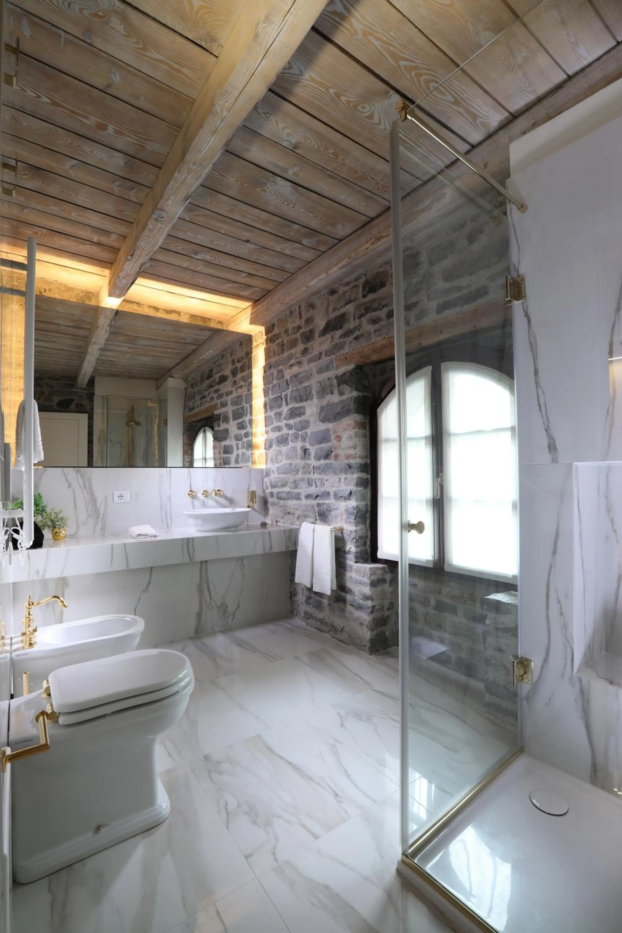 Bathroom in Suites&Atelier Lake Como