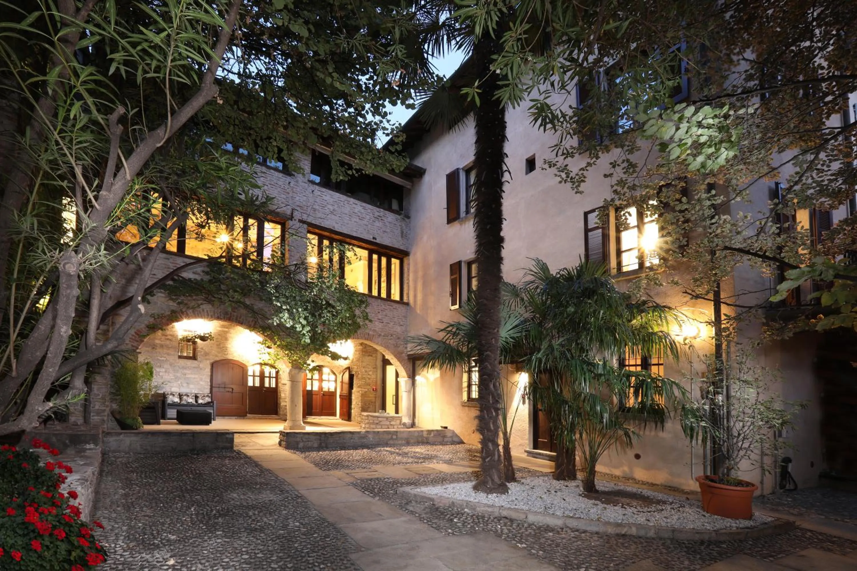 Property building in Suites&Atelier Lake Como