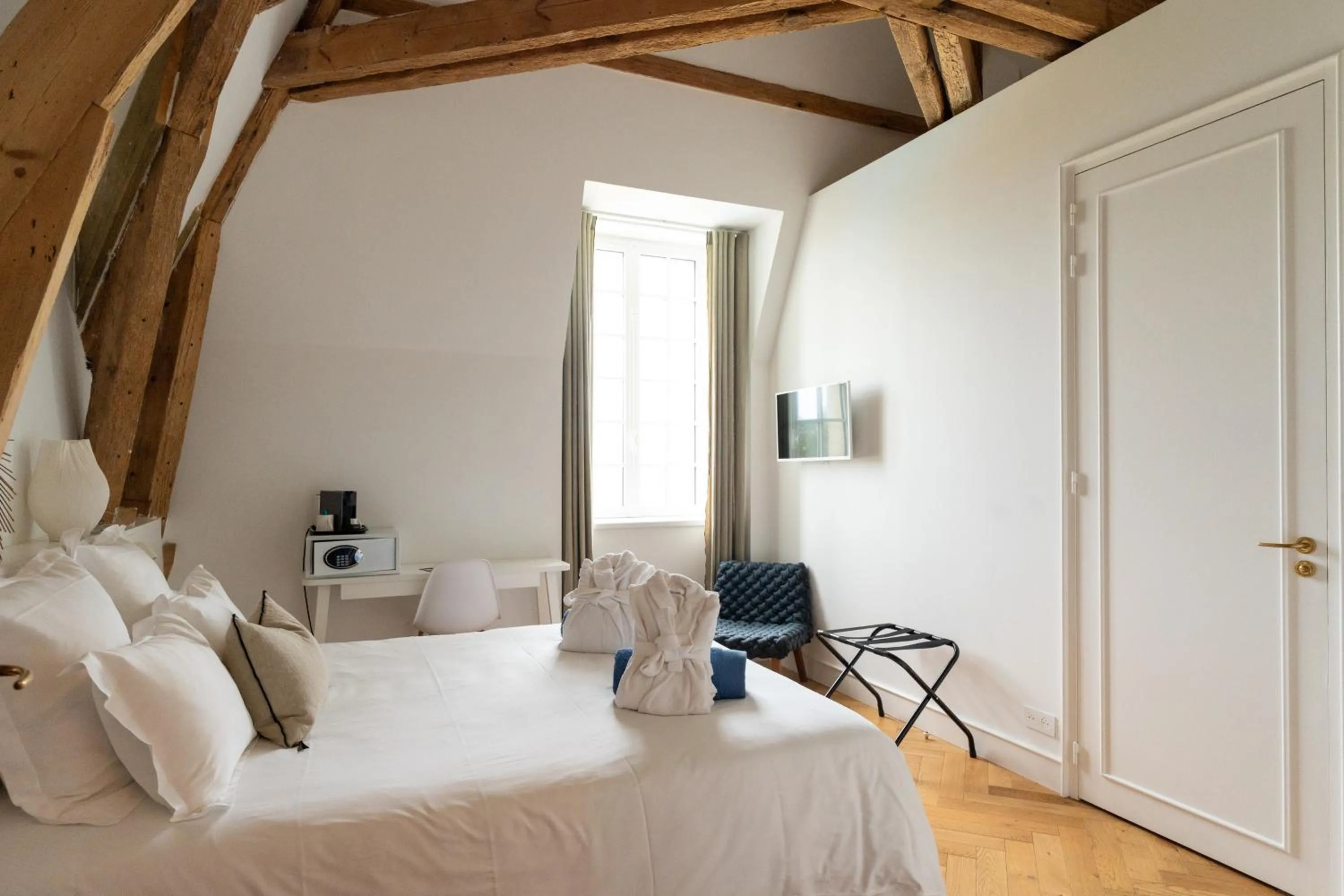 Photo of the whole room, Bed in Les Garennes - Hôtel Spa Bénodet