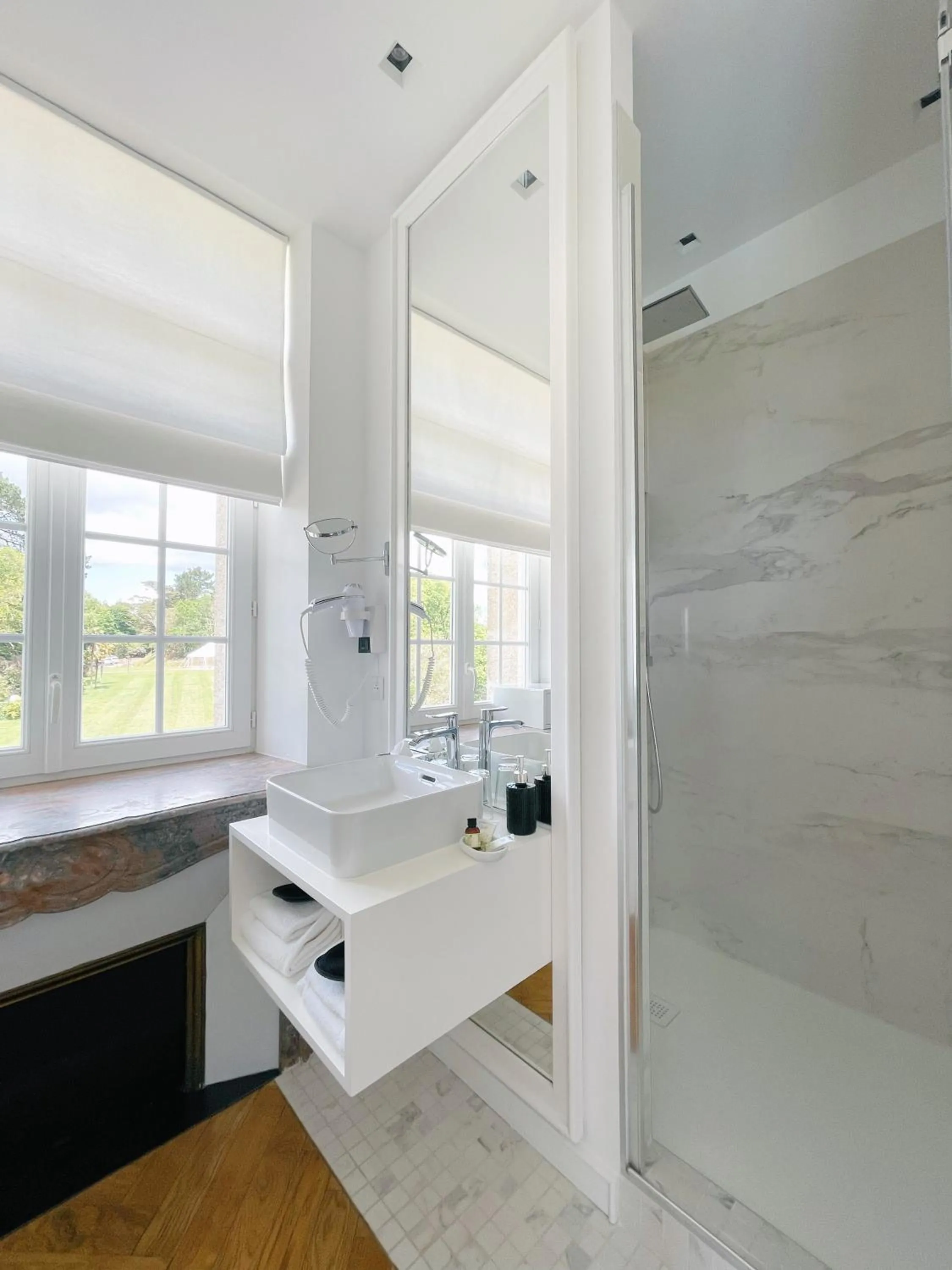 Shower in Les Garennes - Hôtel Spa Bénodet