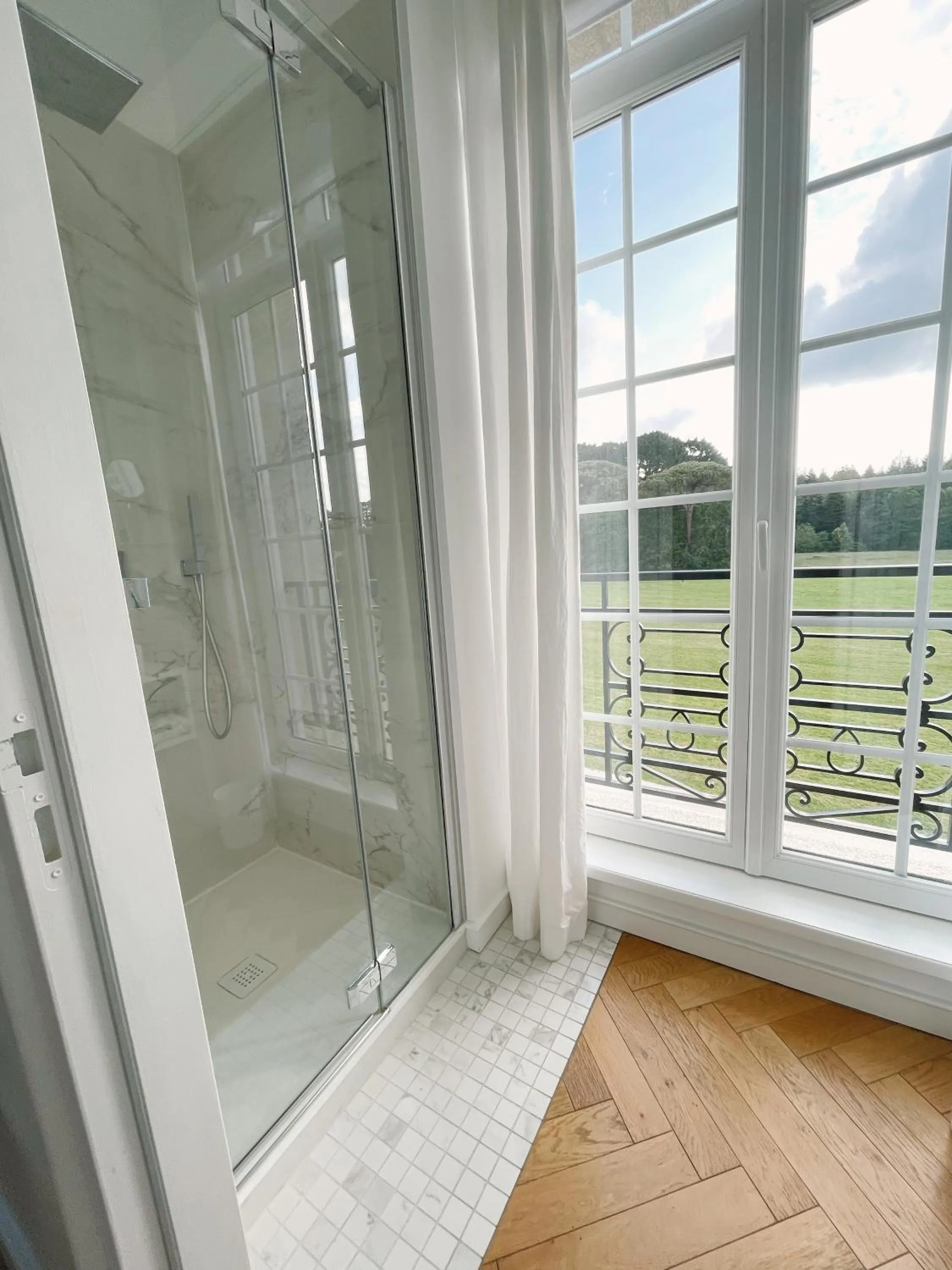 Shower in Les Garennes - Hôtel Spa Bénodet
