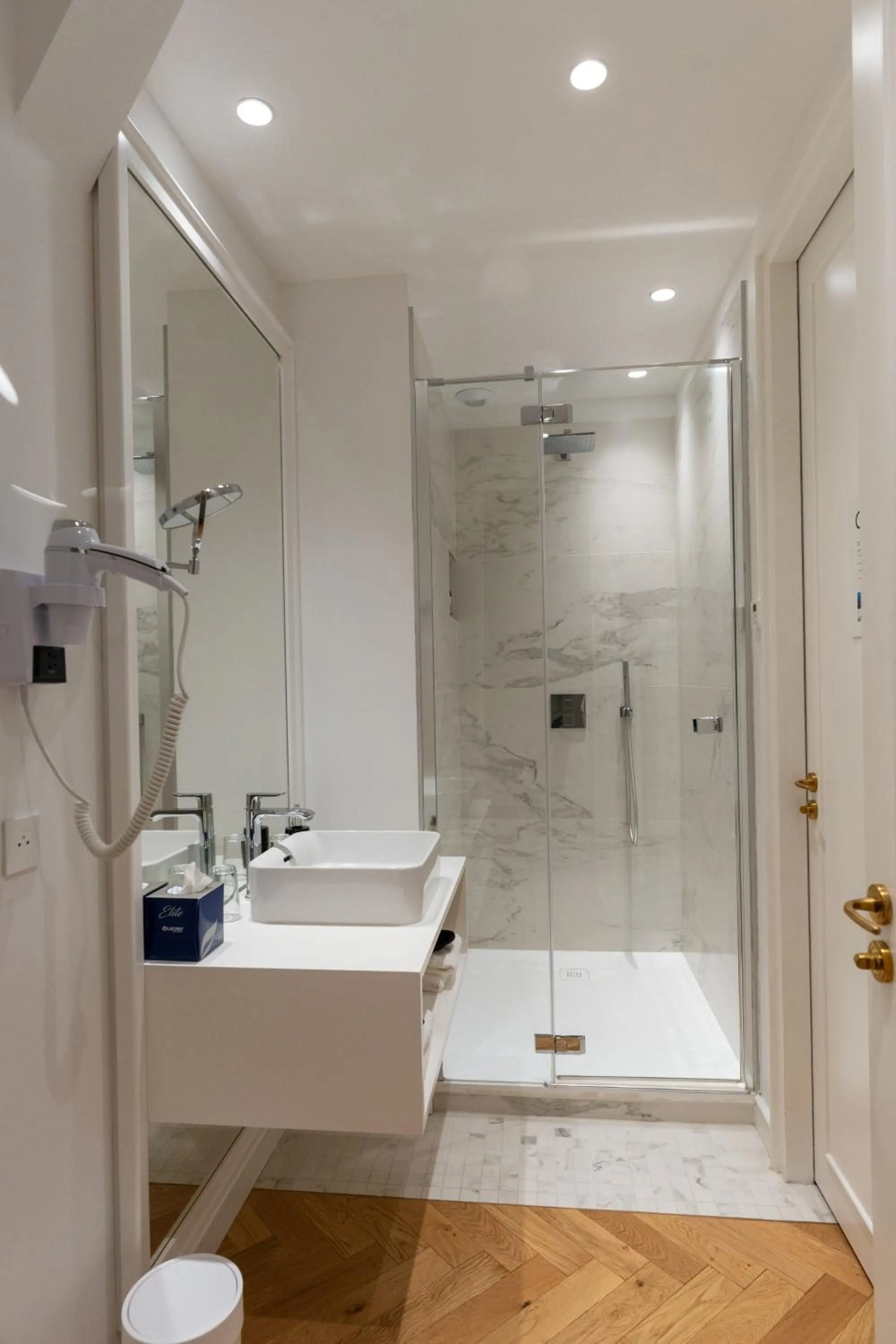Bathroom in Les Garennes - Hôtel Spa Bénodet