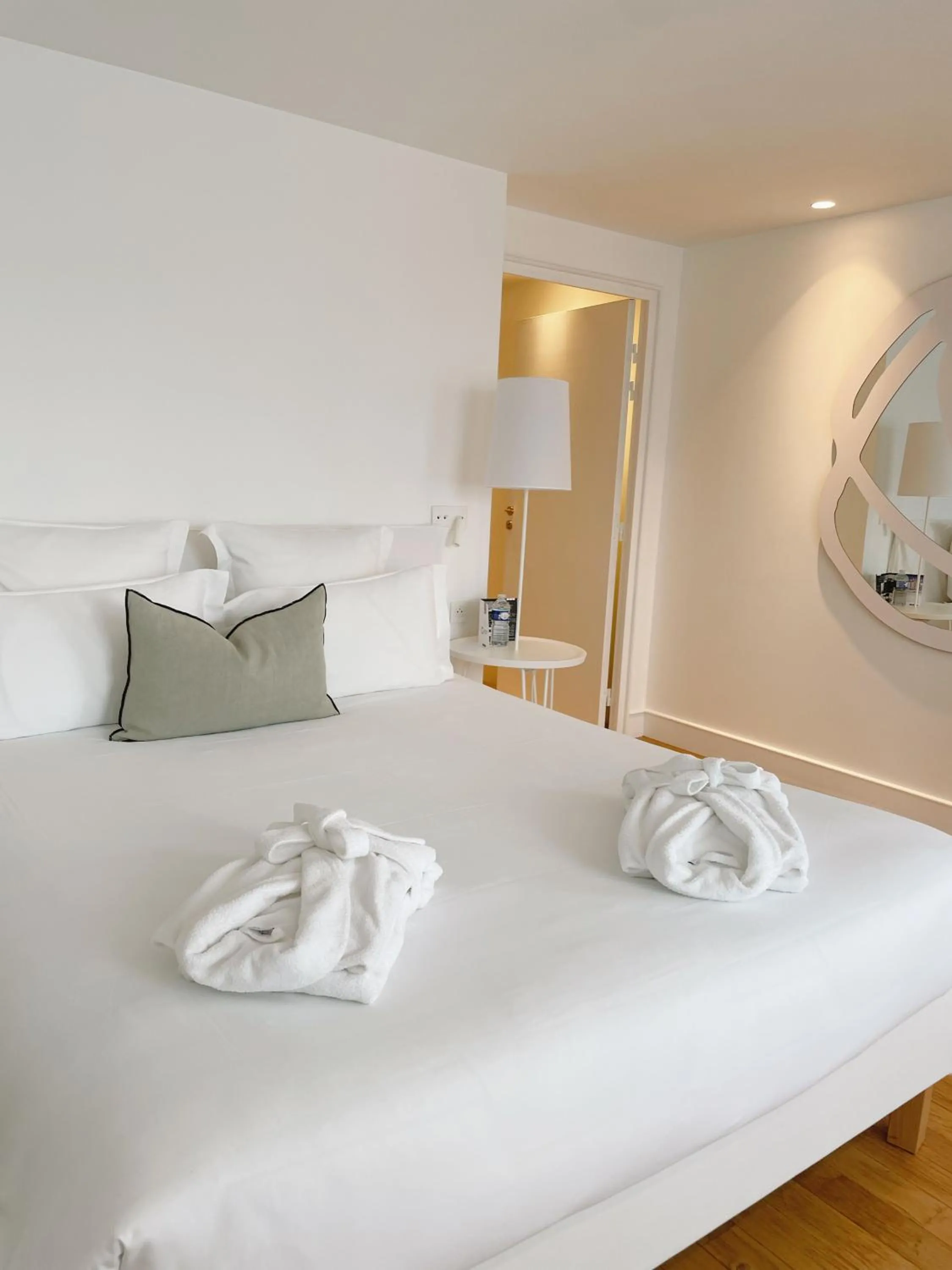 Photo of the whole room, Bed in Les Garennes - Hôtel Spa Bénodet