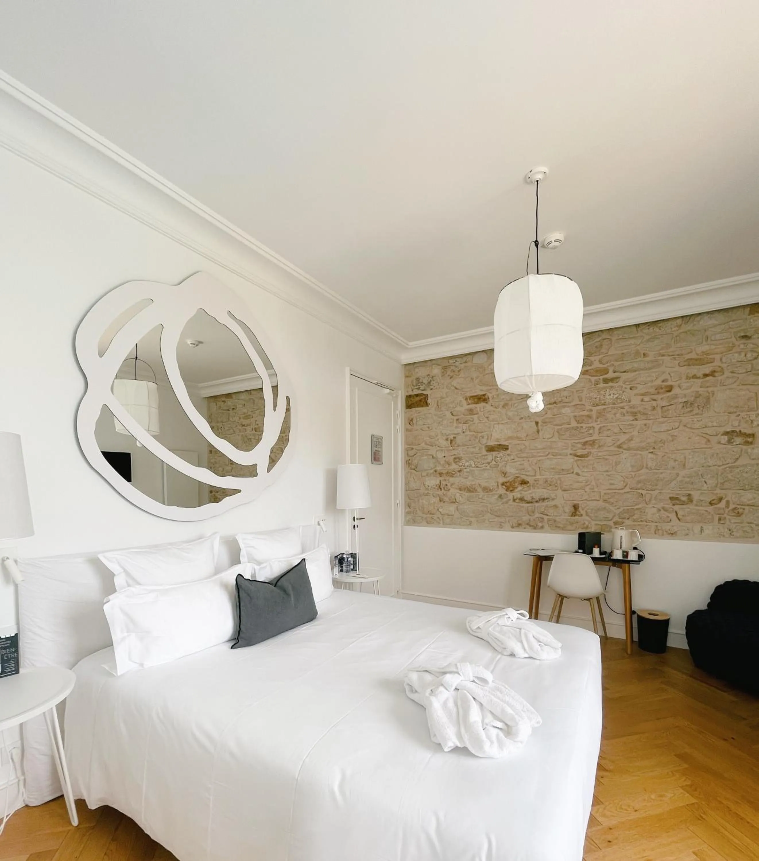 Photo of the whole room, Bed in Les Garennes - Hôtel Spa Bénodet