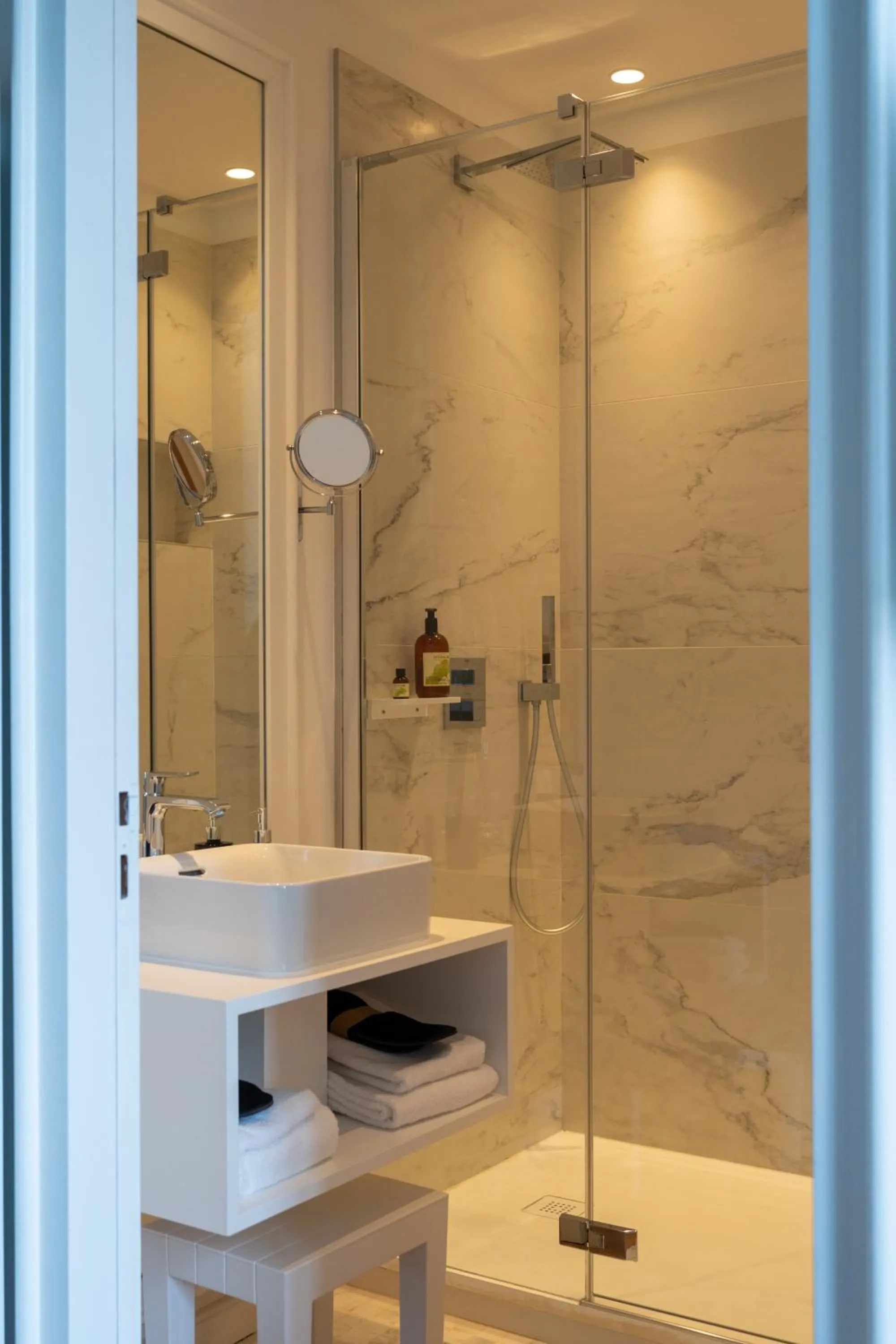 Shower in Les Garennes - Hôtel Spa Bénodet