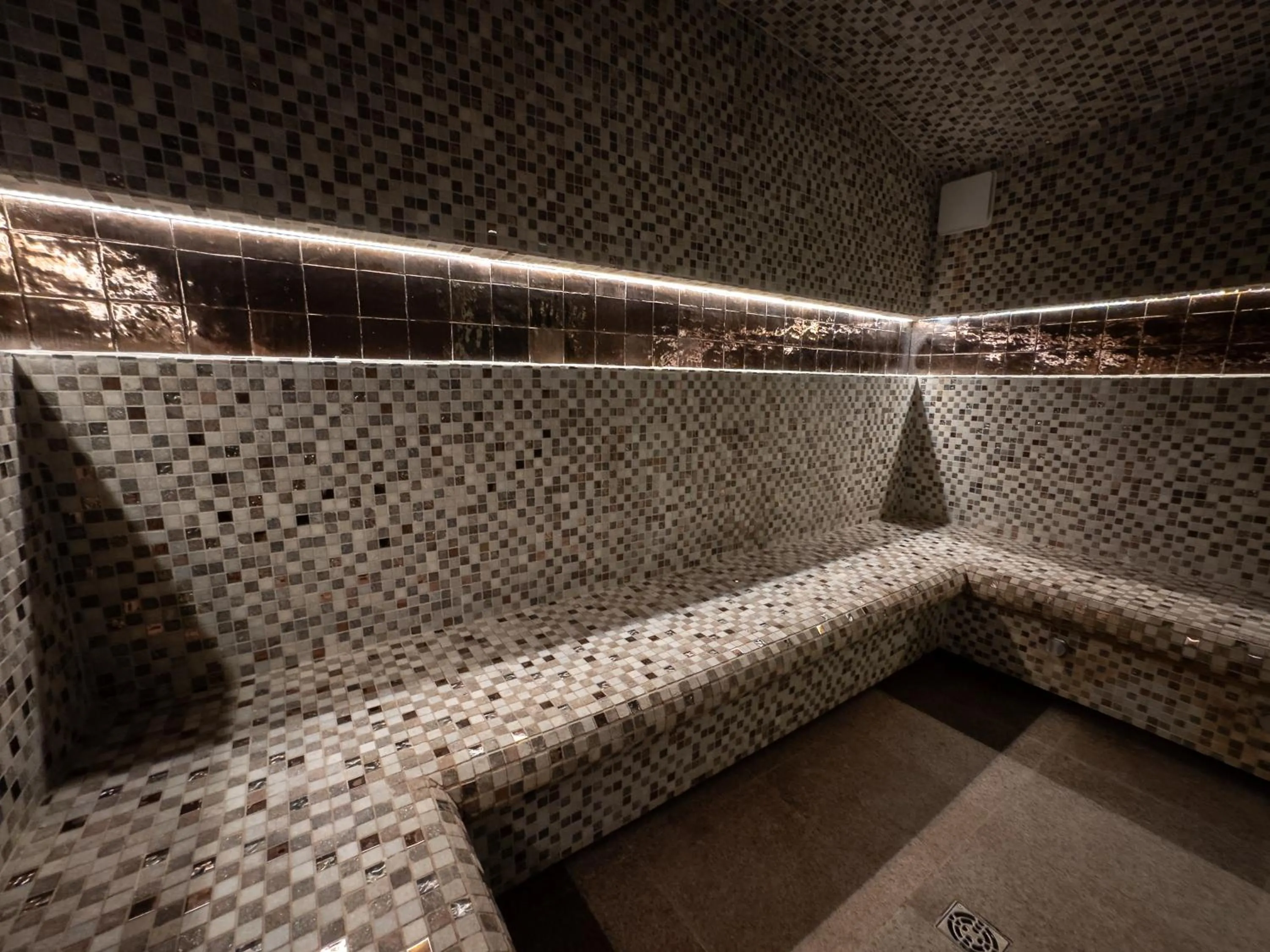 Steam room in Les Garennes - Hôtel Spa Bénodet