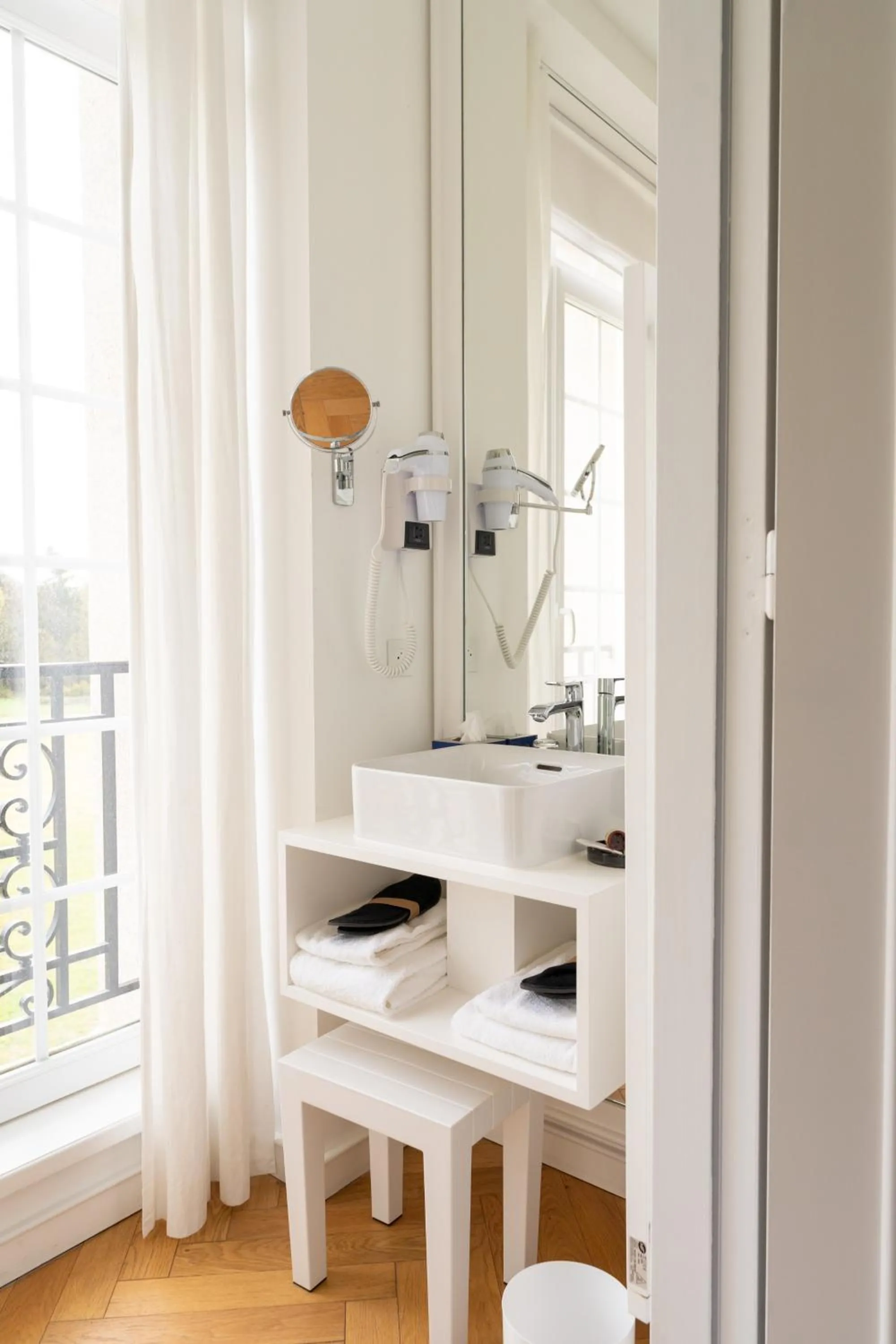 Bathroom in Les Garennes - Hôtel Spa Bénodet