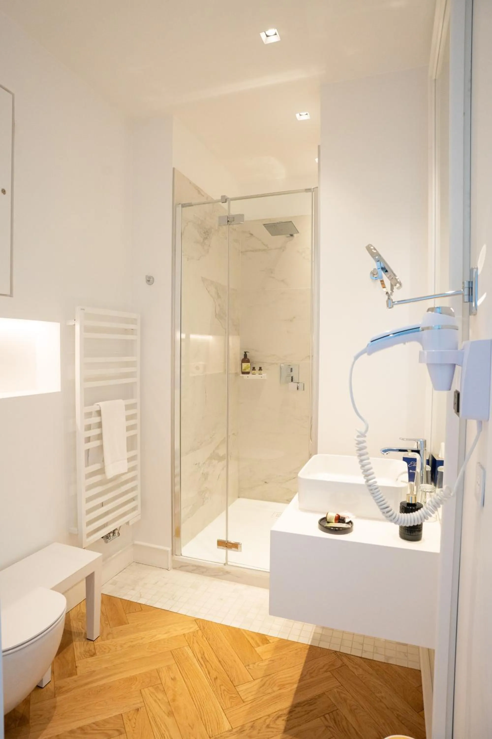 Shower in Les Garennes - Hôtel Spa Bénodet