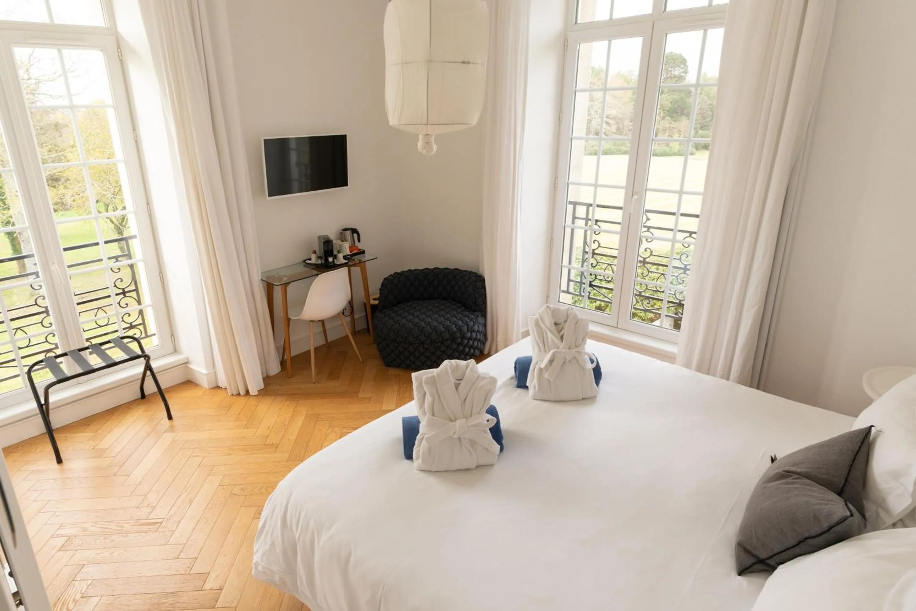 Photo of the whole room, Bed in Les Garennes - Hôtel Spa Bénodet