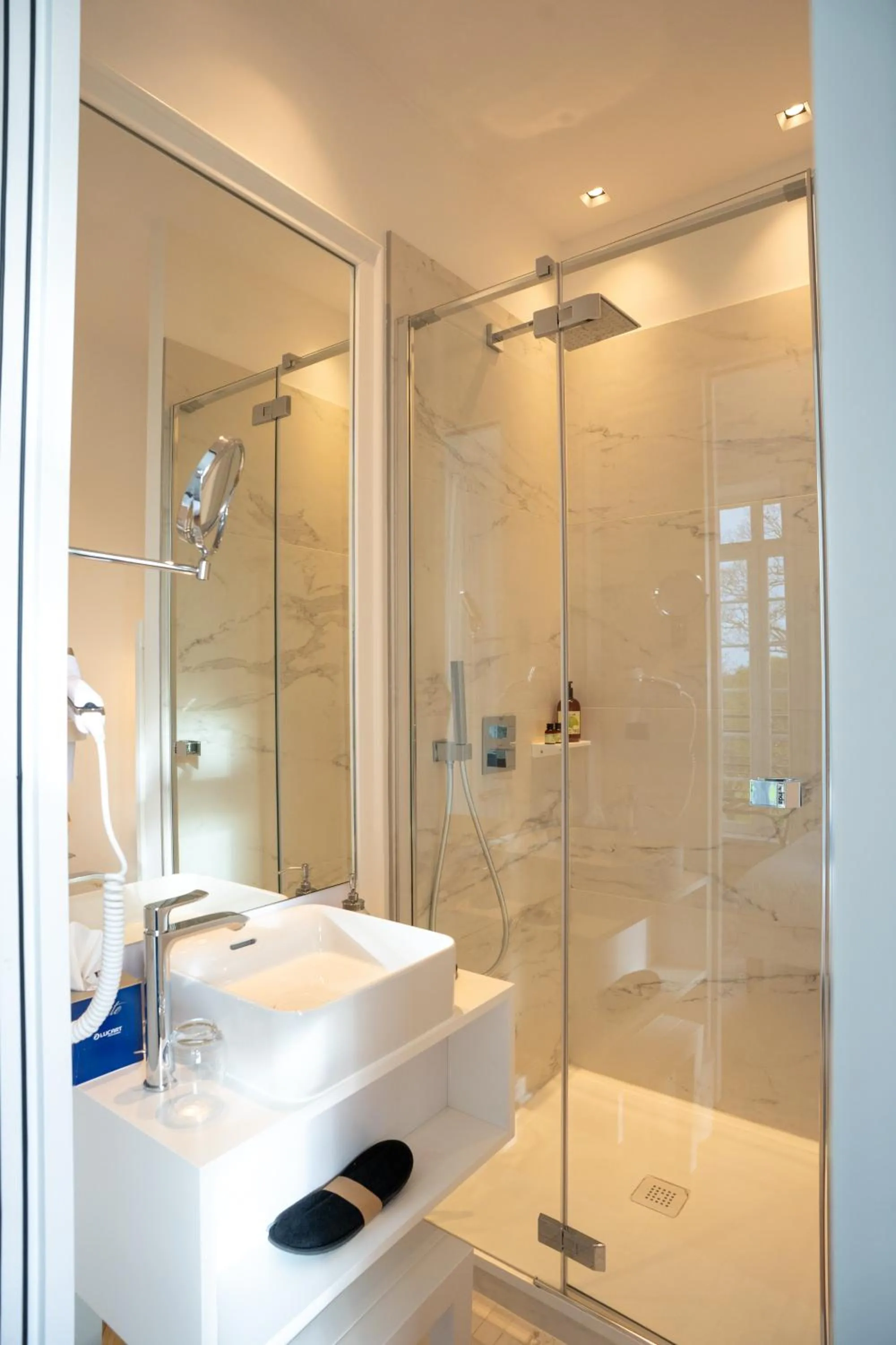 Shower in Les Garennes - Hôtel Spa Bénodet