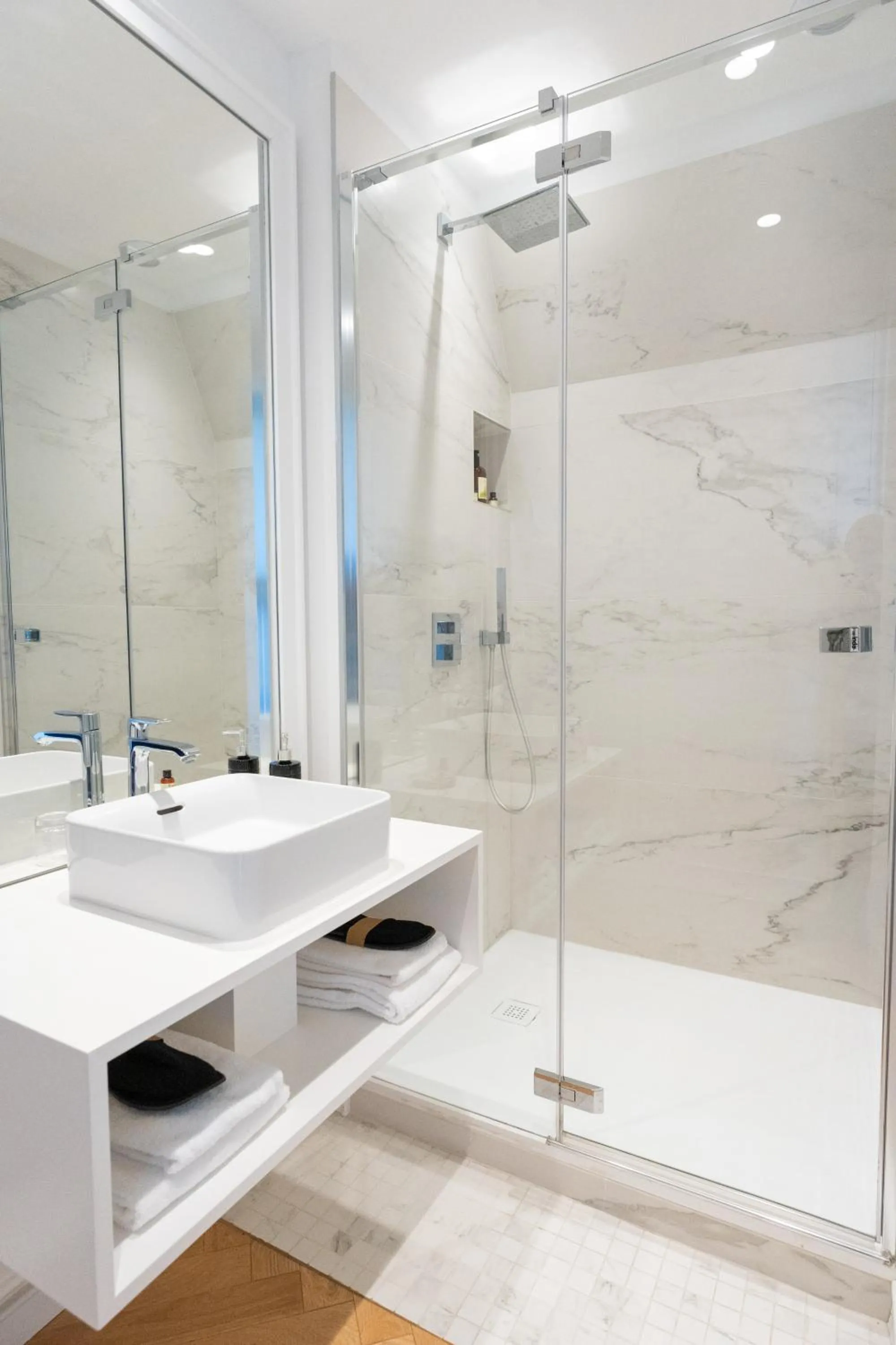 Shower in Les Garennes - Hôtel Spa Bénodet